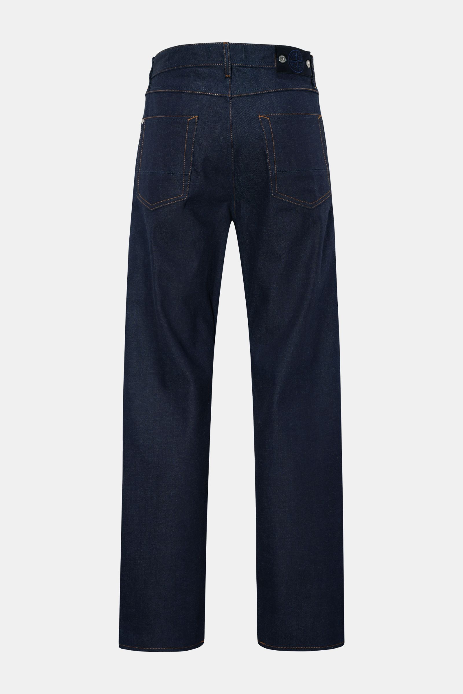 Stone Island Jeans 'Selvedge Indigo Denim - Raw' navy, Rückansicht, gerade geschnitten, Five-Pocket, Button Fly, Kompass-Badge am Bund.