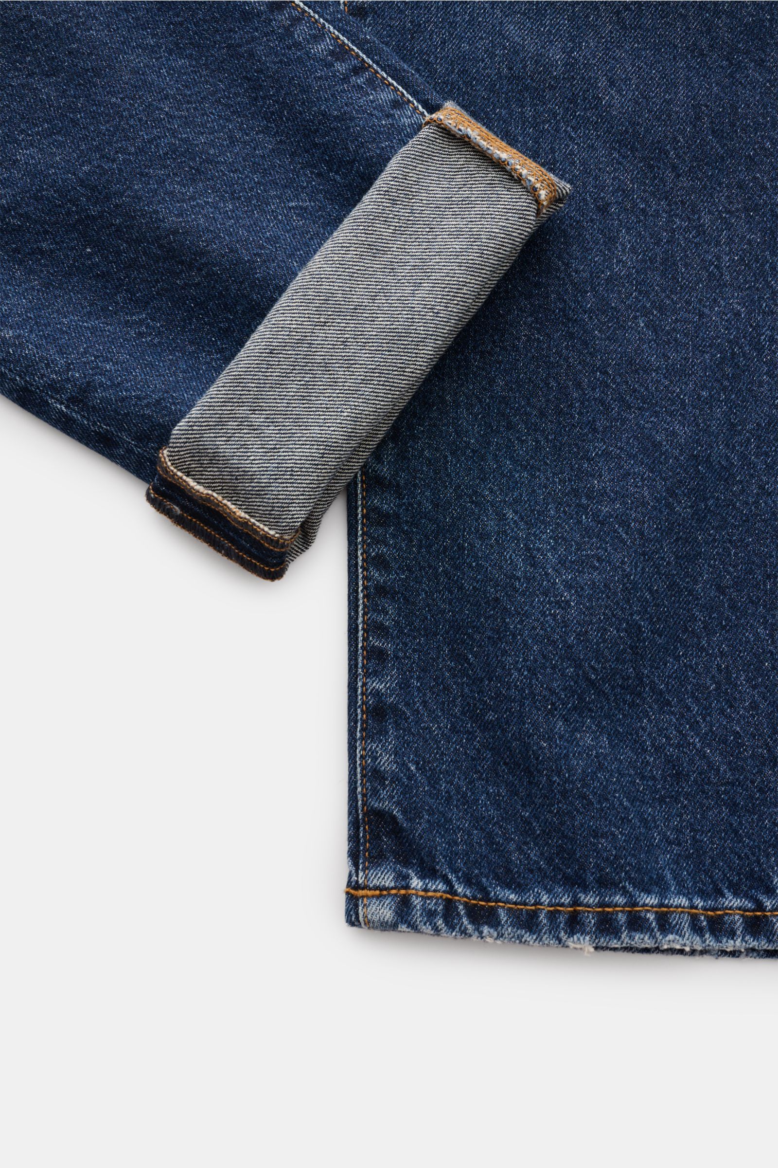 PT Torino Denim Jeans 'Breakbeat' dunkelblau, Detailansicht Saum und Umschlag, Denim aus reiner Baumwolle, weicher Griff, Used-Waschung, Distressed-Effekte, Slim Fit, sehr schmal zulaufend, Button Fly, Five-Pocket-Stil, Leather Patch.