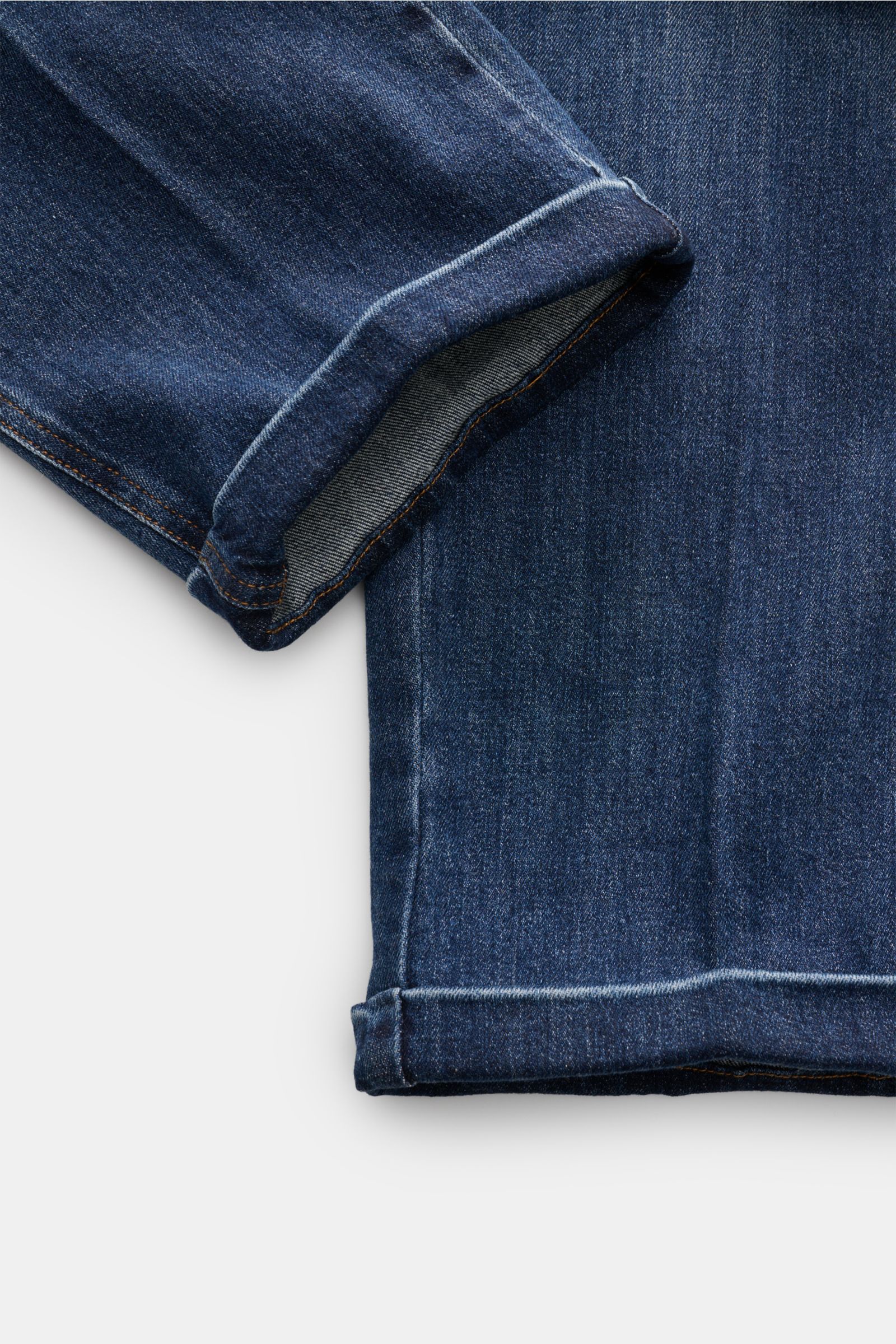 PT Torino Jeans 'Lord' dunkelblau, knöchellang mit fixiertem Saumaufschlag, Bundfalte, aus Baumwolle mit Cashmere, Detailaufnahme Saum von oben.