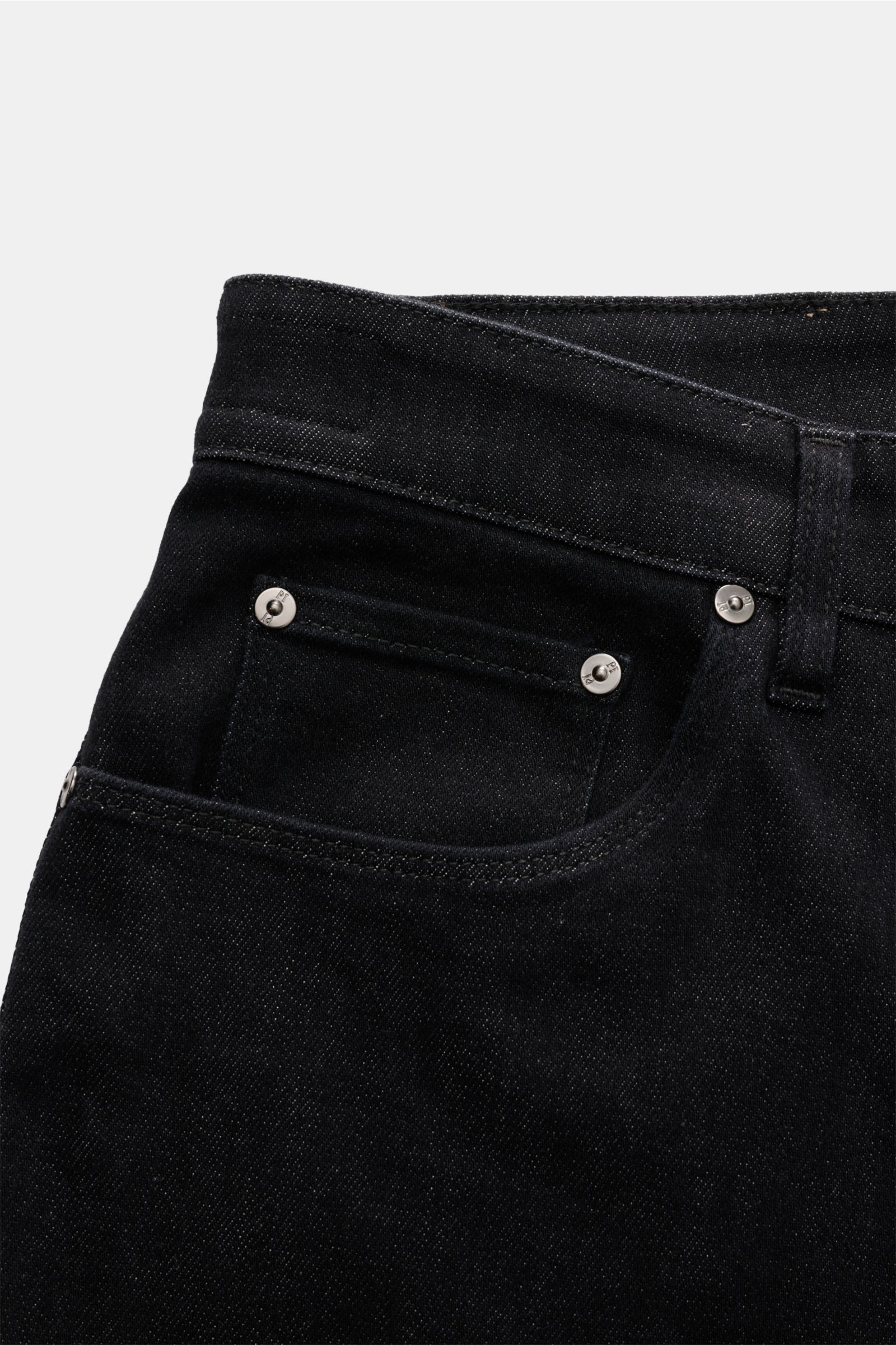 PT Torino Denim Jeans 'Jazz' schwarz meliert, Close-up von der Fronttasche, Five-Pocket-Stil, Zip Fly, hoher Stretch-Anteil, dezente Used-Waschung.