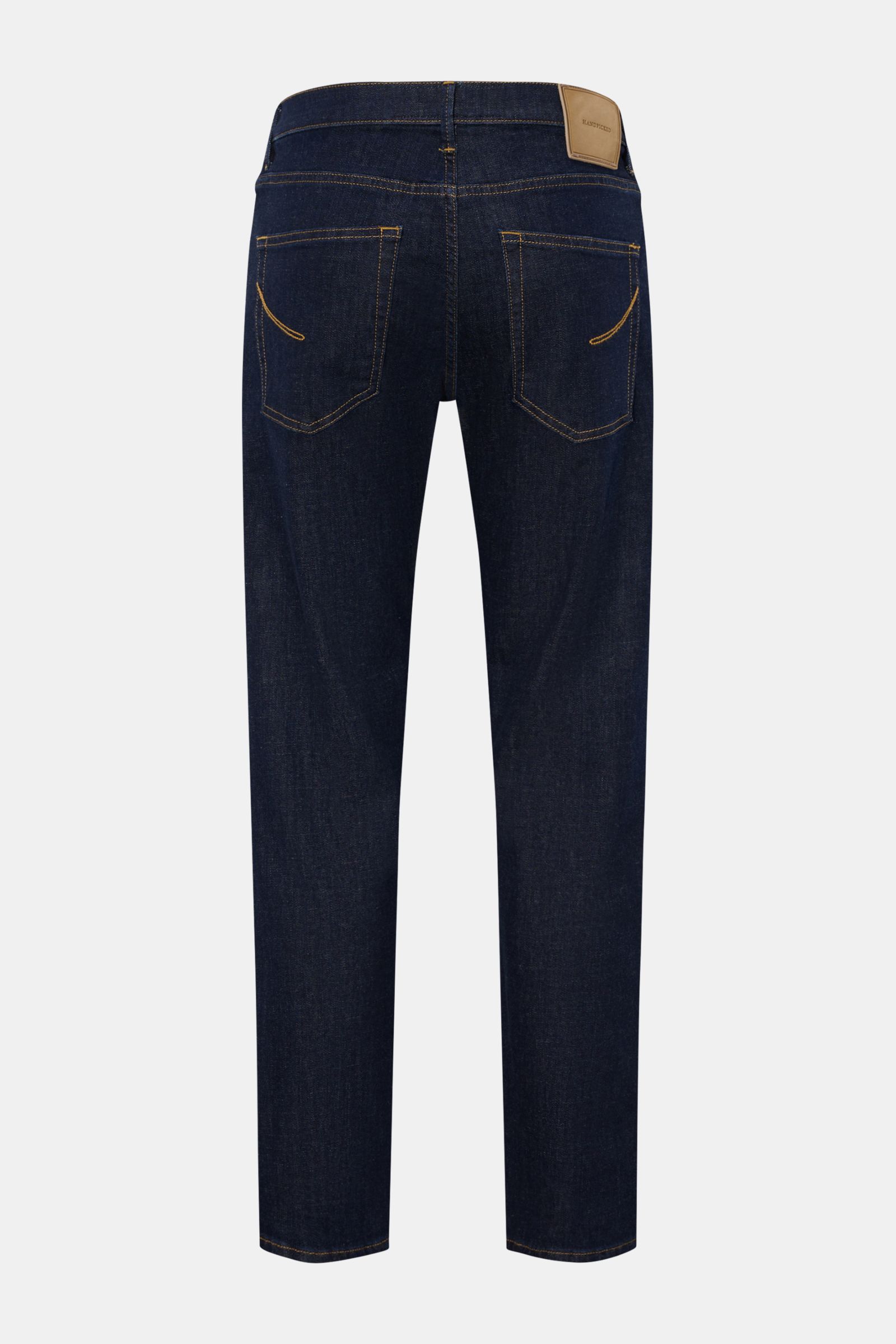 HandPicked Jeans 'Verona' navy von hinten, Denim aus Baumwolle mit leichtem Stretch, Tapered Fit, kurzer Schnitt, Button Fly, Five-Pocket-Stil, Leather Patch.