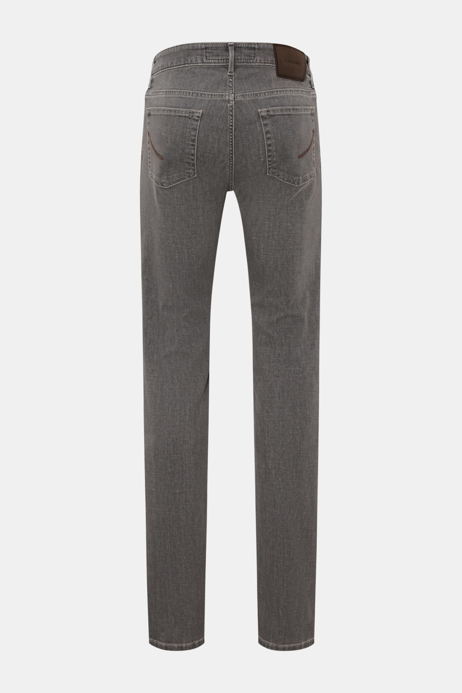 HandPicked Jeans 'Ravello' grau, Rückansicht, Slim Fit, schmal zulaufend, Denim aus Baumwolle und Microfaser, elastisch, weicher Griff, Used-Waschung, Button Fly, Five-Pocket, Münztasche mit Initial, Gesäßtaschen mit Stitching, Leather Patch.