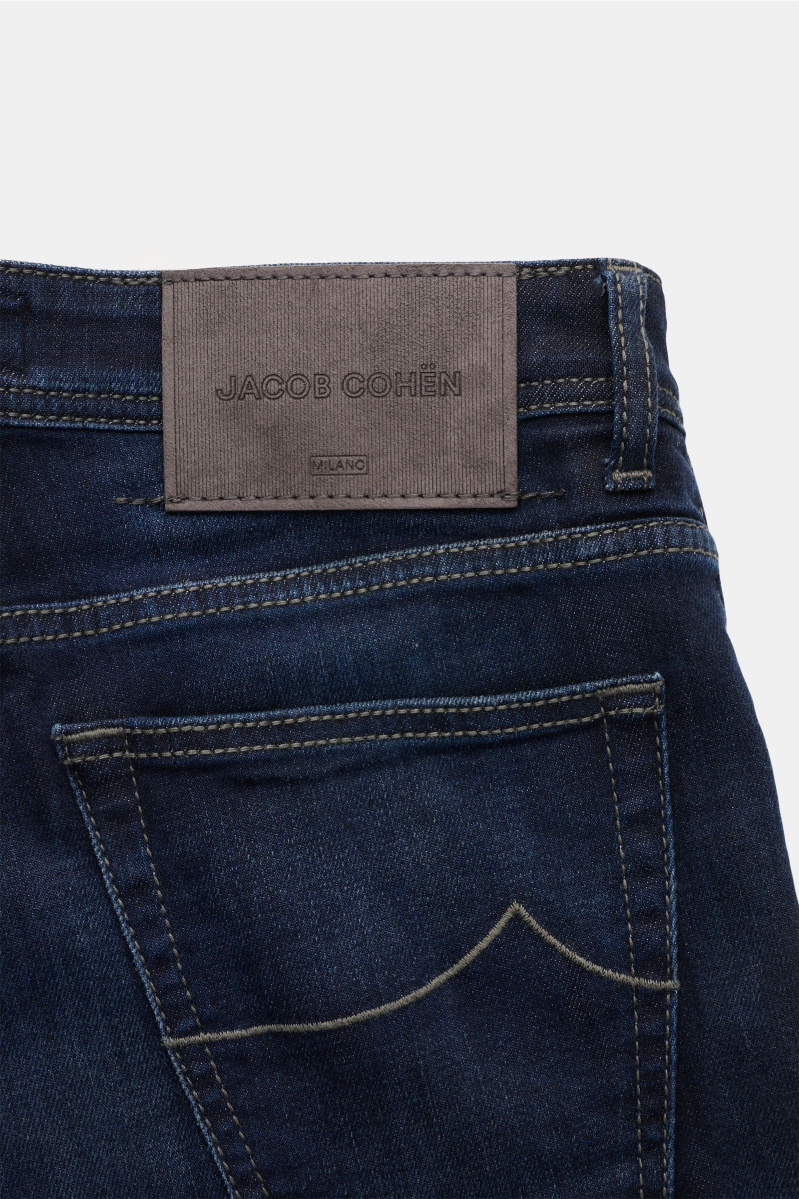 Jacob Cohen Jeans 'Scott' navy shown from the back upper section, featuring denim aus Baumwolle, Lyocell und Microfaser, elastische Qualität, weicher Griff, dezente Used-Waschung, Slim Fit, knöchellang, sehr schmal zulaufend, Button Fly, Five-Pocket-Stil,