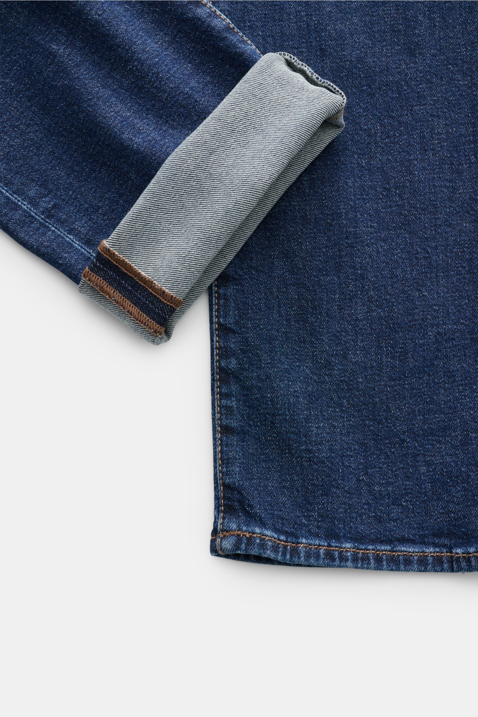 Jacob Cohen Jeans 'Bard' navy aus Baumwoll-Denim, Slim Fit, schmal zulaufend, Button Fly, Five-Pocket-Stil, weicher Griff, Used-Waschung, Detailansicht umgeschlagener Saum mit Münztasche und Leather-Patch.