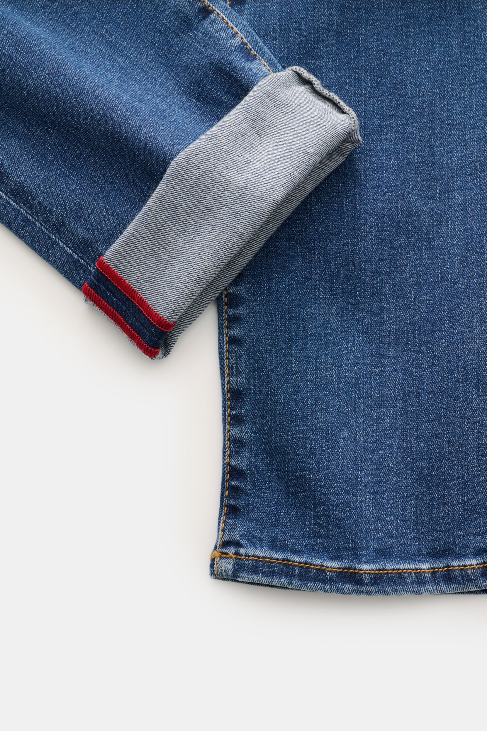 Jacob Cohen Jeans 'Bard' blau, Detailfoto von unten, hochgekrempeltes Bein mit farbigen Innenfutter, Slim Fit, Baumwoll-Microfaser.