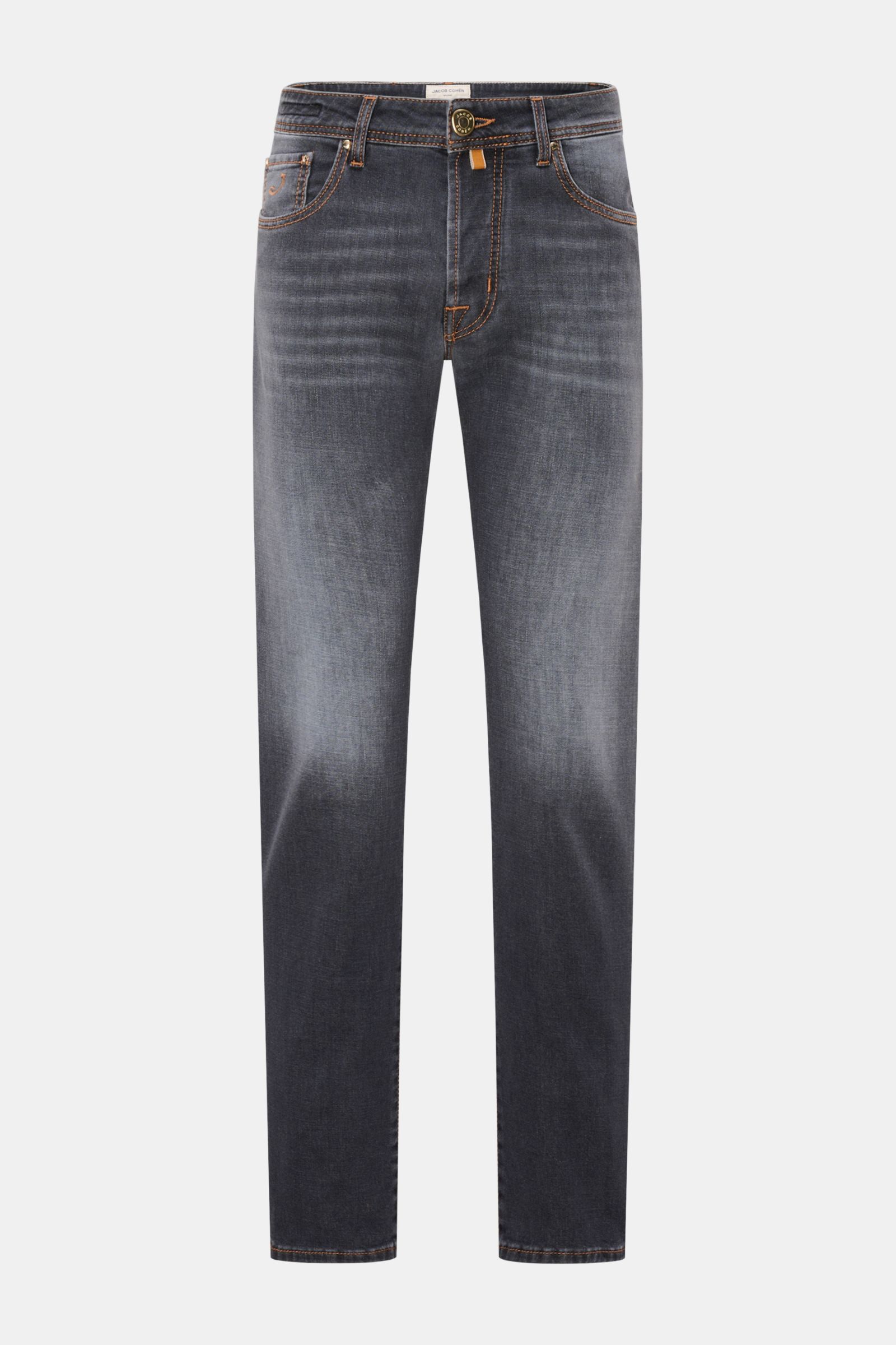 Front view of Jacob Cohen Jeans 'Bard' grau in slim fit with authentic used wash, button fly, and detailed stitching.

Description:  
Mit dem luxuriösen Slim Fit Klassiker 'Bard' von JACOB COHEN liegen Sie immer richtig: Die leicht elastische Mischung 