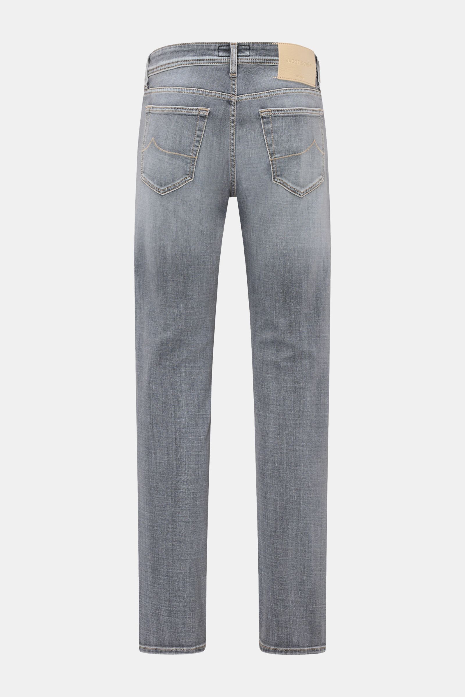Rear view of Jacob Cohen Jeans 'Bard' hellgrau in light grey with authentic used wash, slim fit, button fly, five-pocket style, leather patch. 

Description: Mit dem luxuriösen Slim Fit Klassiker 'Bard' von JACOB COHEN liegen Sie immer richtig: Die lei