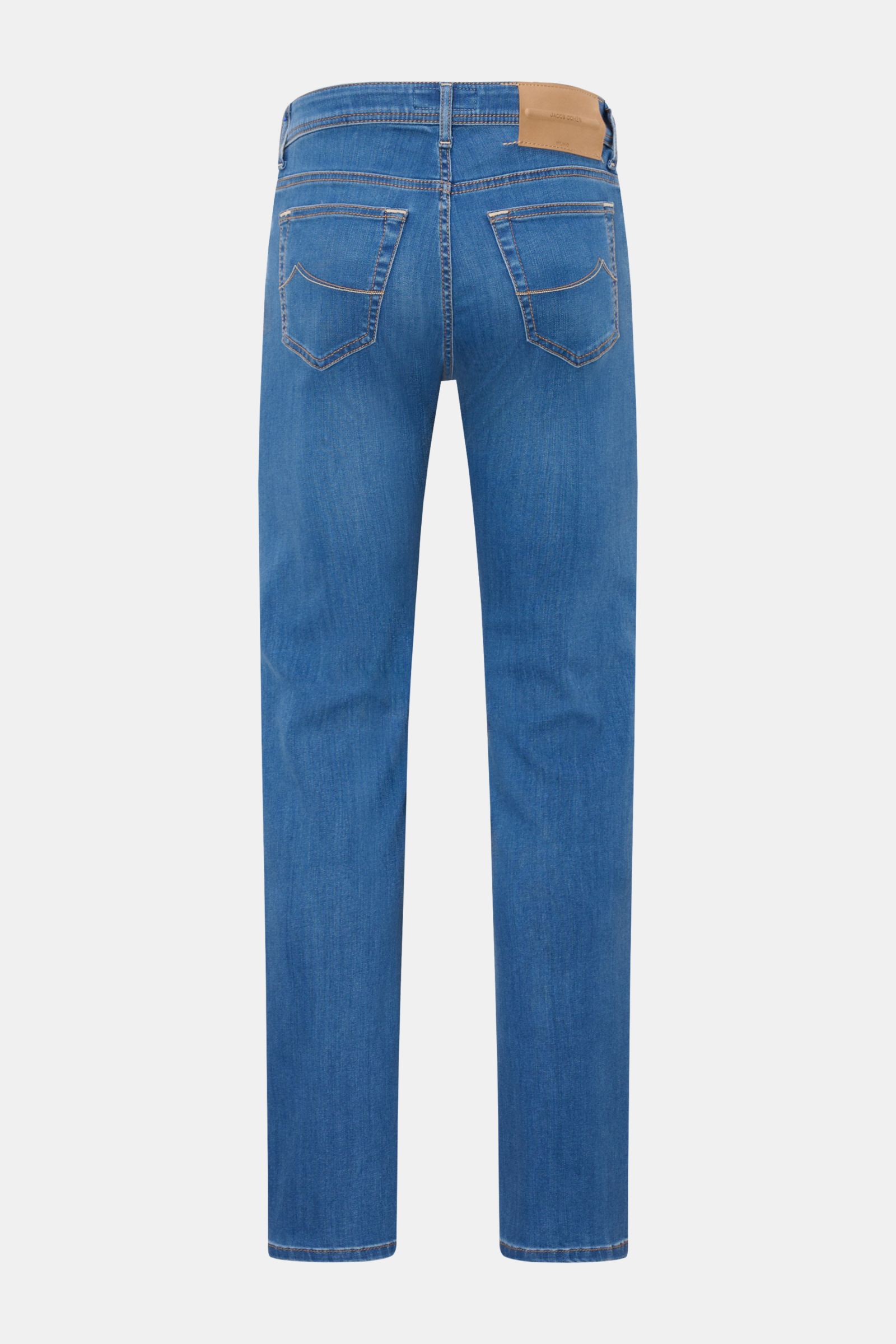 Back view of Jacob Cohen Jeans 'Bard' blau, modern luxury with slim fit, soft mix fabric, button fly, five-pocket style, stitching, and leather patch.