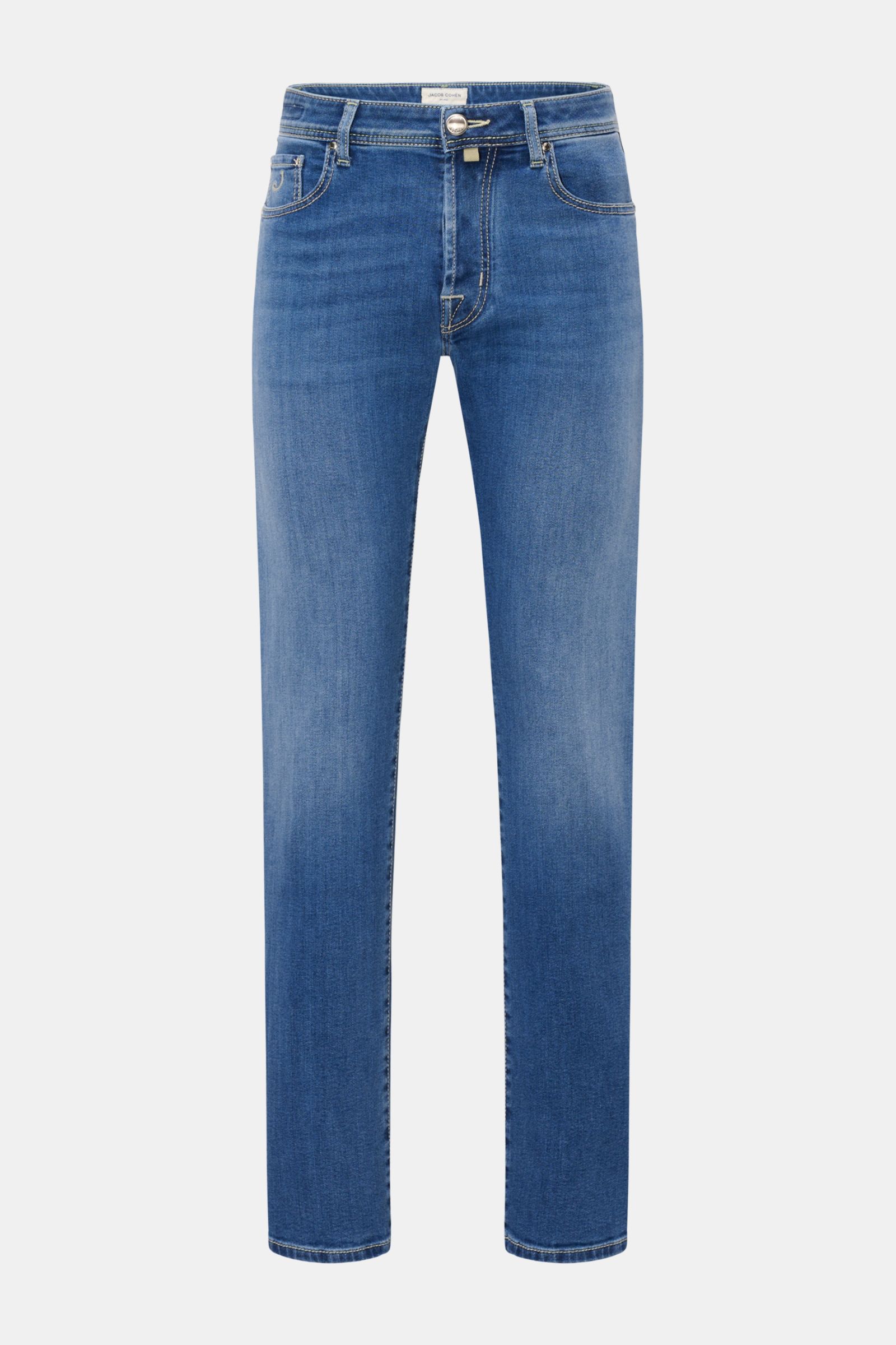 Front view of Jacob Cohen Jeans 'Bard' rauchblau, slim fit with soft cotton-lyocell blend, subtle used wash, button fly, and five-pocket style.