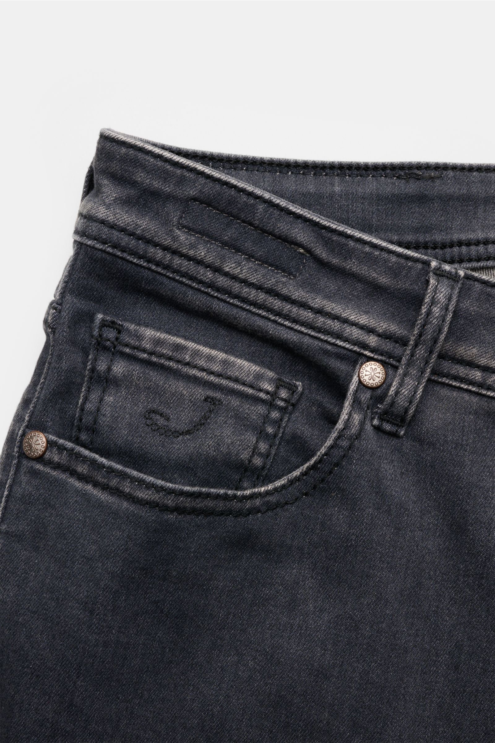 Close-up front view of the Jacob Cohen Jeans 'Bard' dunkelgrau in dark gray denim, showing the slim fit design with elastic cotton, soft touch, button fly, five-pocket style including a coin pocket with initial, stitched back pockets, and leather patch, e