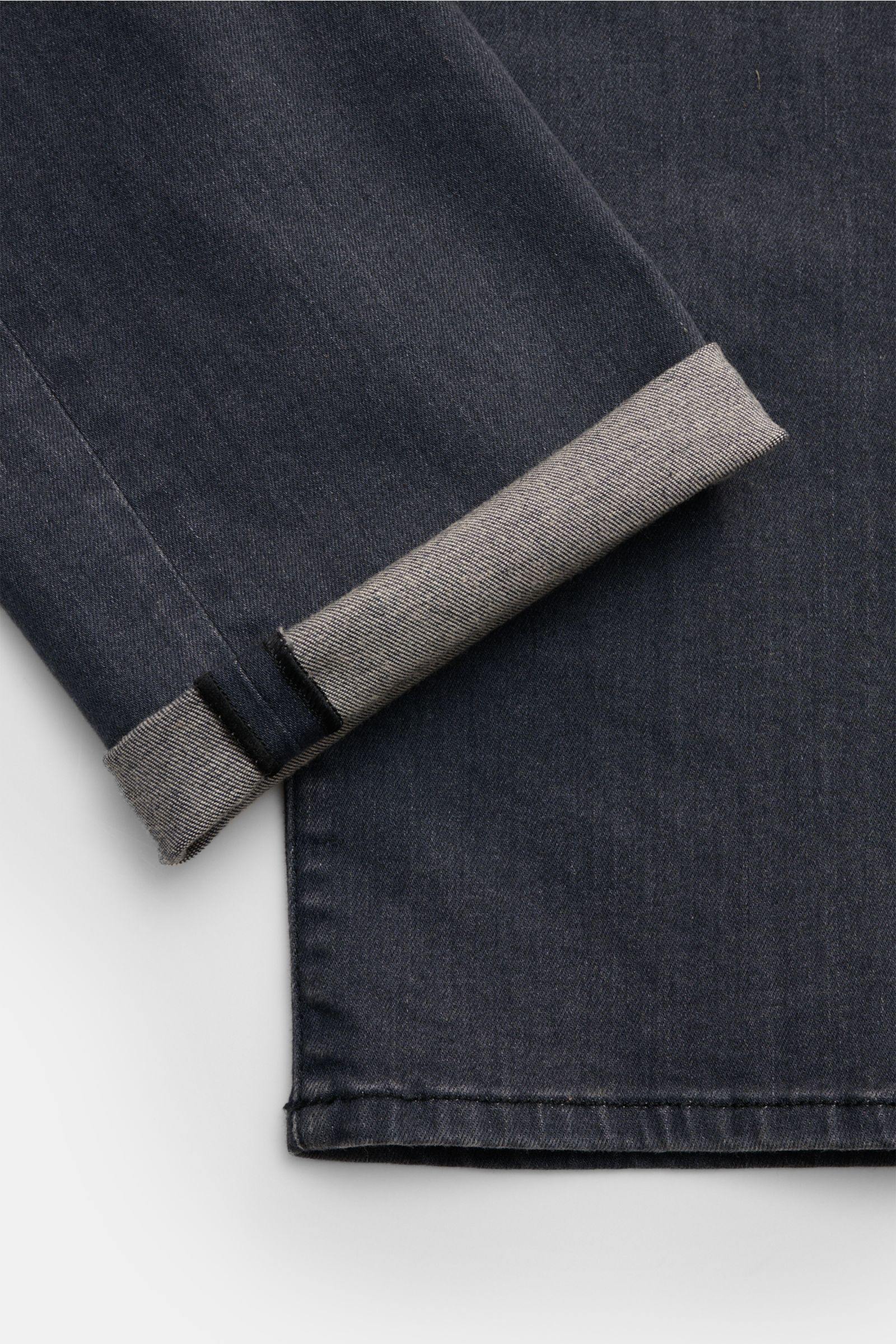 Jacob Cohen Jeans 'Bard' dunkelgrau shown from a close-up top view of the cuff, highlighting the slim fit, soft elastic cotton denim and fine stitching. Modern luxury for everyday wear with button fly, five-pocket style, coin pocket with initial, back poc