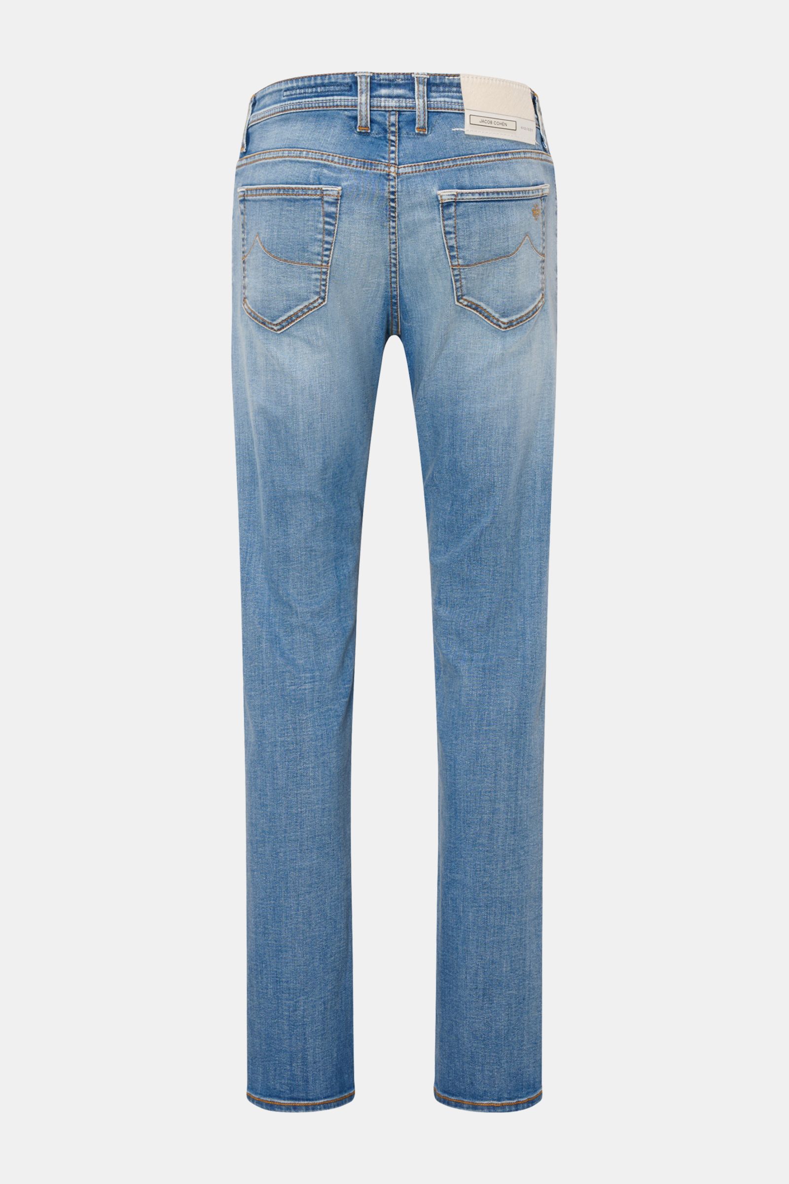Jacob Cohen Jeans 'Bard LTD' rauchblau Rückansicht, Slim Fit, Baumwolle-Microfaser, Selvedge, Kalbfell-Patch, dezente Used-Waschung, limitierte Edition.