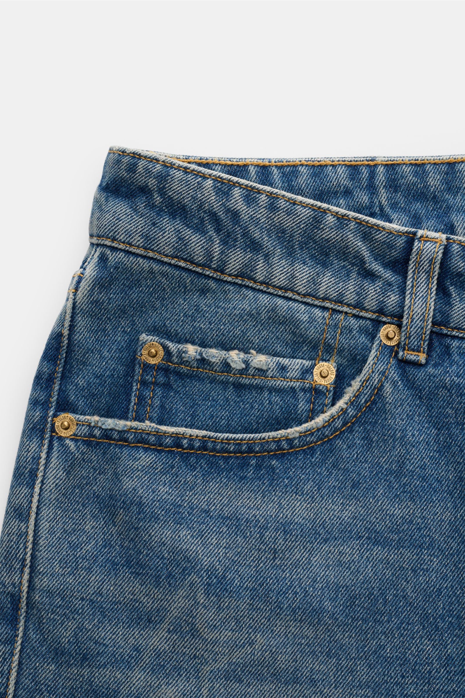 Golden Goose Jeans 'Happy' rauchblau im Close-up von vorne, Denim aus Baumwolle, Used-Waschung, Distressed-Details, Five-Pocket-Stil, Button-Fly.