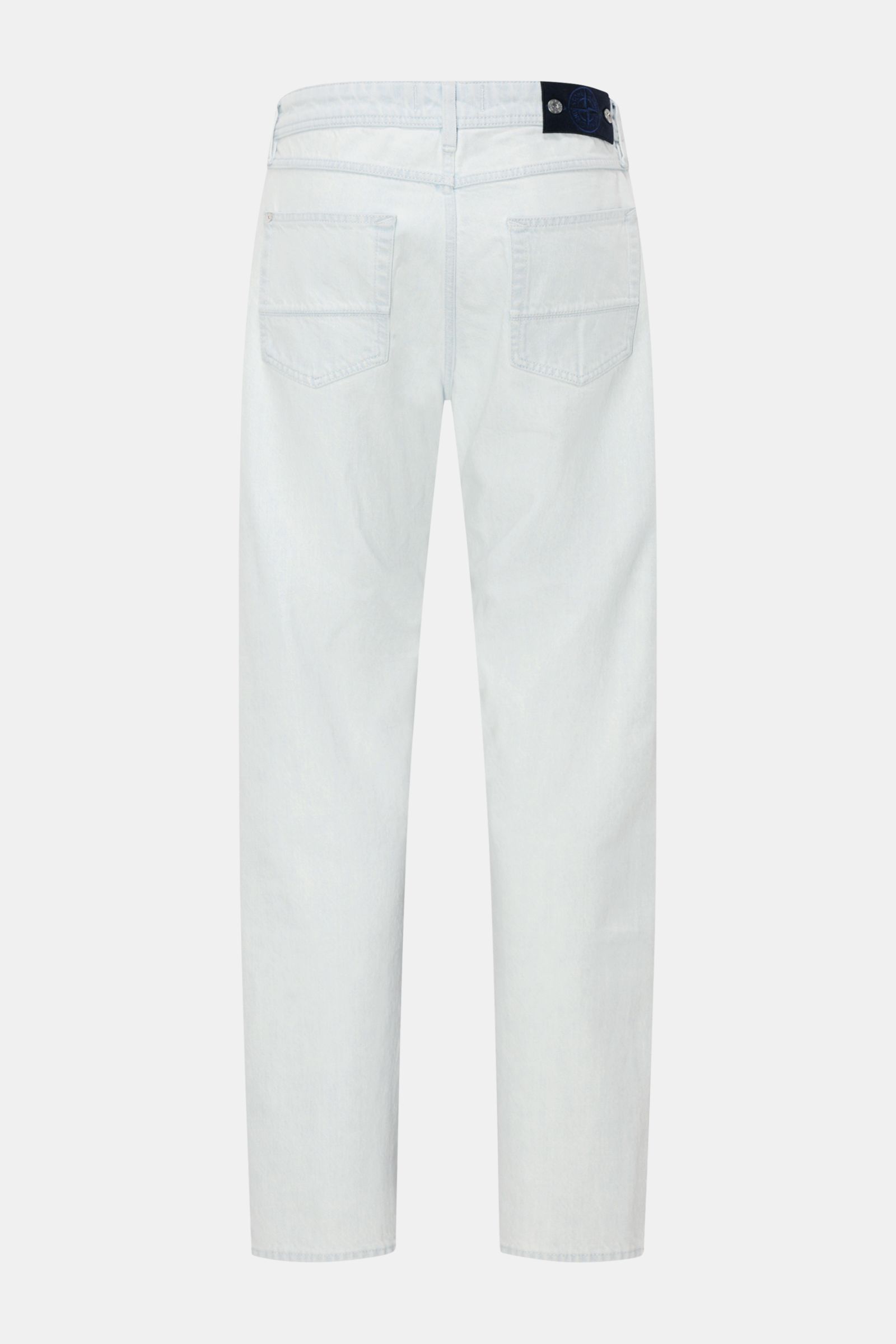 Stone Island Jeans 'Bleach' hellblau, Rückansicht, Straight Fit, Five-Pocket, Button Fly, Kompass-Badge, bleached Denim aus Baumwolle.