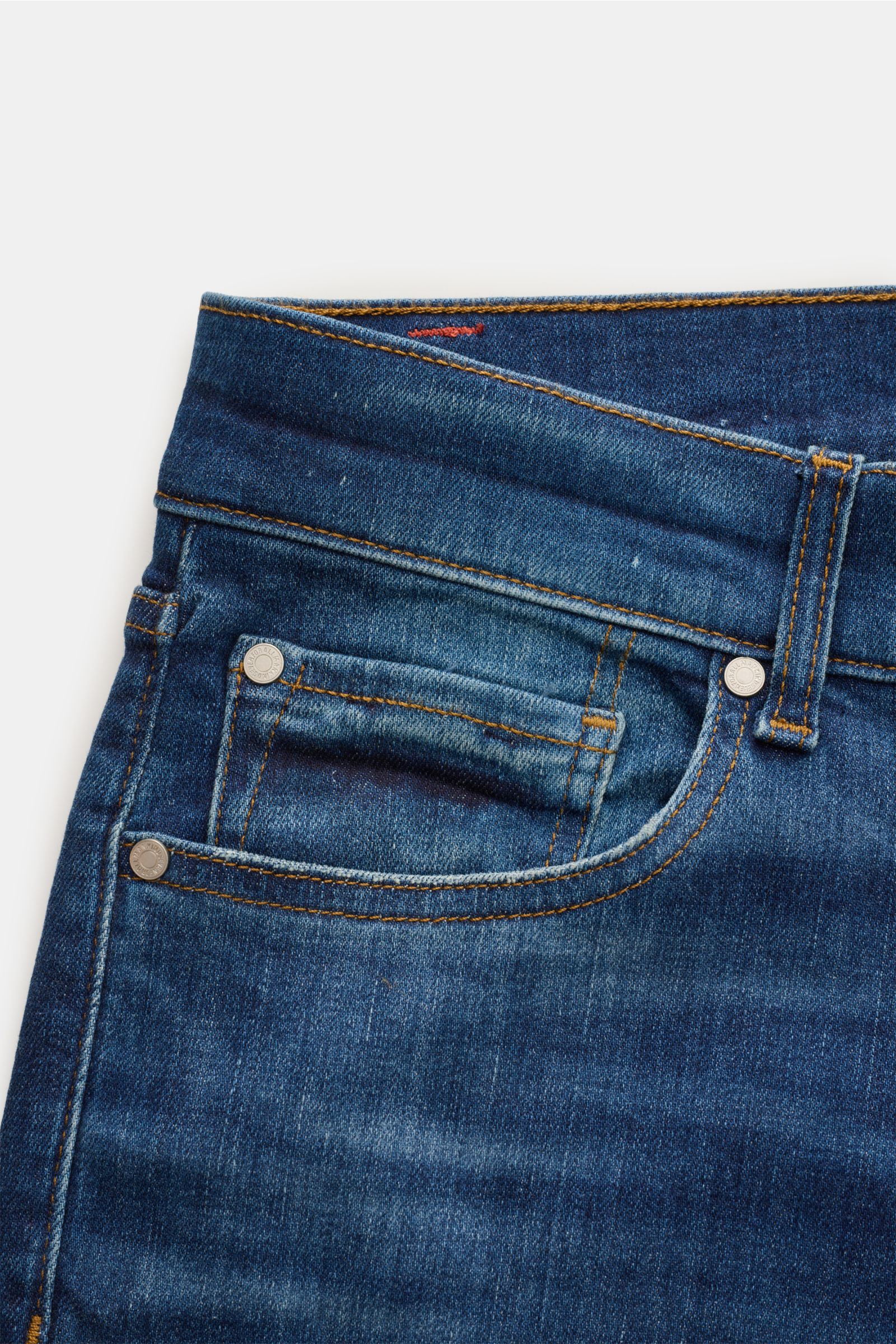 Close-up front view of 7 for all mankind Jeans 'Slimmy' dark blue showing slight stretch cotton denim, zip fly, five-pocket style, and authentic used wash.

Description:
Seven pairs of jeans should be enough to get you through life – that’s the philoso