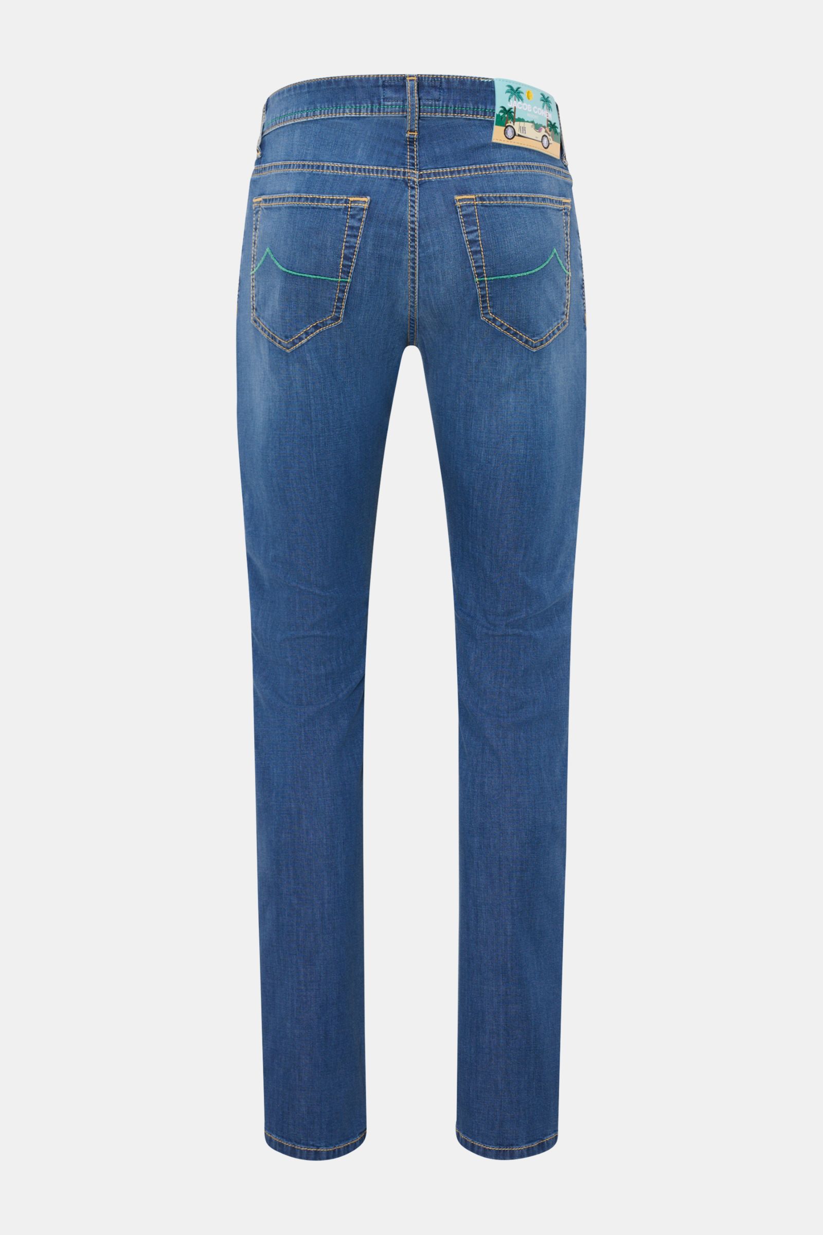 Rear view of Jacob Cohen Jeans 'Bard' blau in premium cotton-viscose denim with slim fit, soft feel, subtle used wash, and leather patch featuring a car with palm trees.