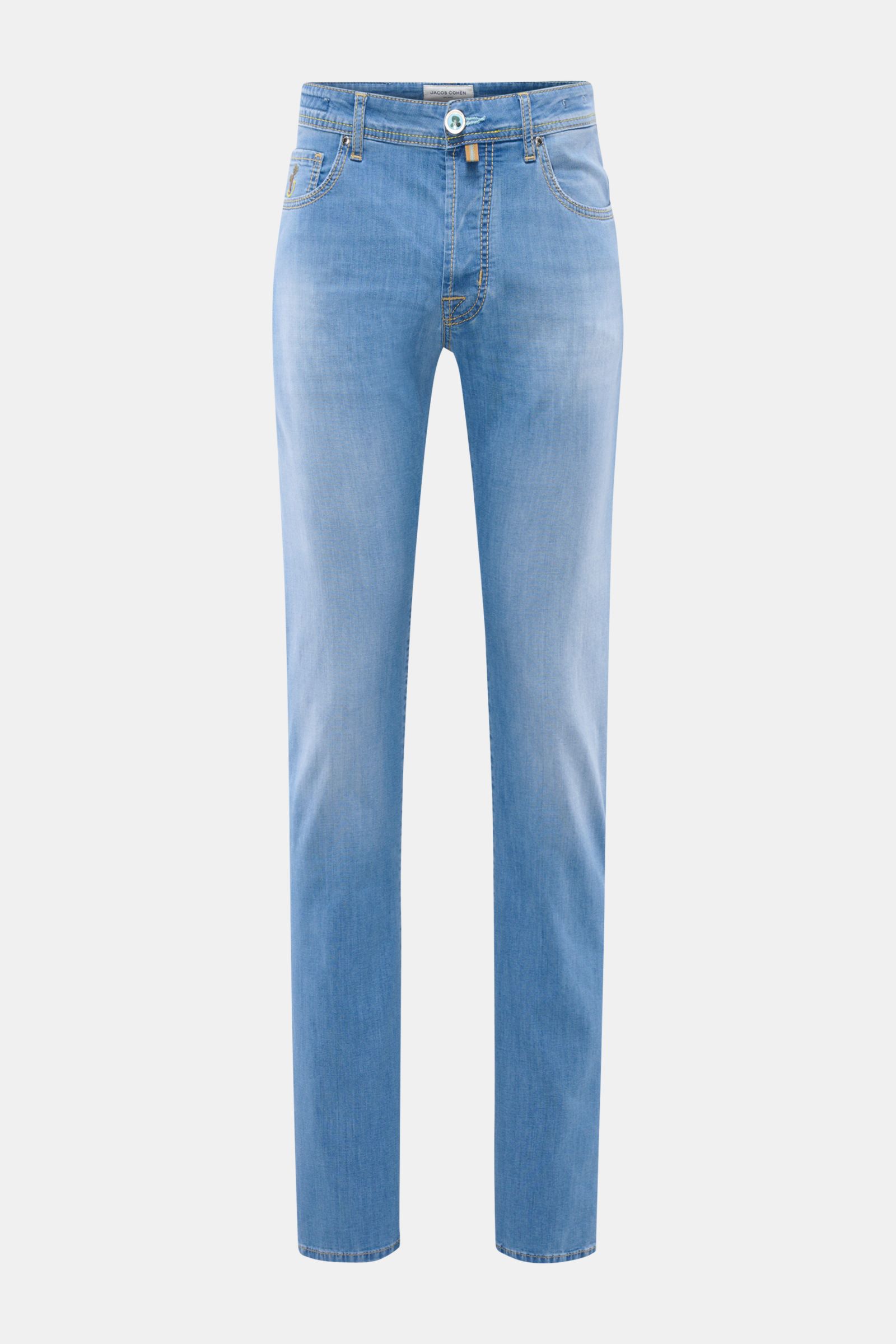 Front view of Jacob Cohen Jeans 'Bard' blau in light denim with soft cotton-viscose blend, slim fit, button fly, five-pocket style, and palm leather patch.