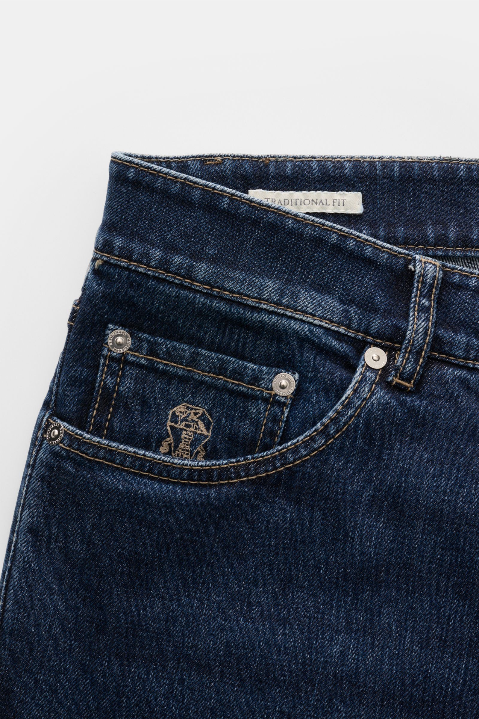 Close-up front view of Brunello Cucinelli Jeans 'Traditional Fit' blau in dark denim with button fly, coin pocket with logo stitching, and leather patch, made from slightly elastic cotton with a soft feel and light washed effect, showcasing a very tapered