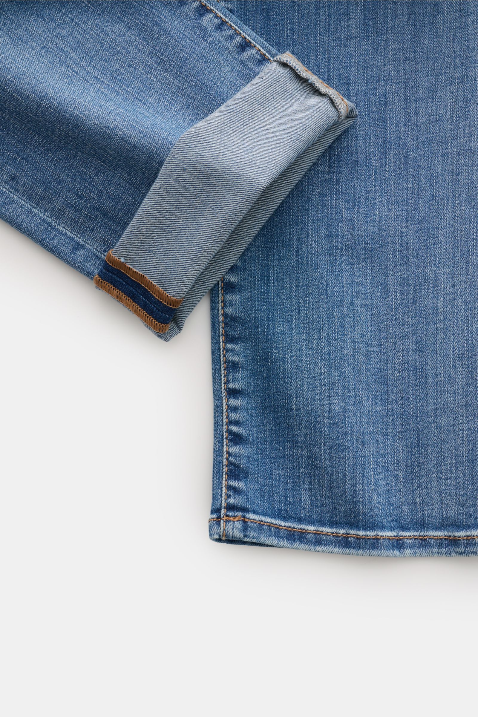 Jacob Cohen Jeans 'Bard' graublau Detailaufnahme von unten, zeigt Denim-Bund und Umschlag mit elastischer Baumwolle, weichem Griff, Used-Waschung.