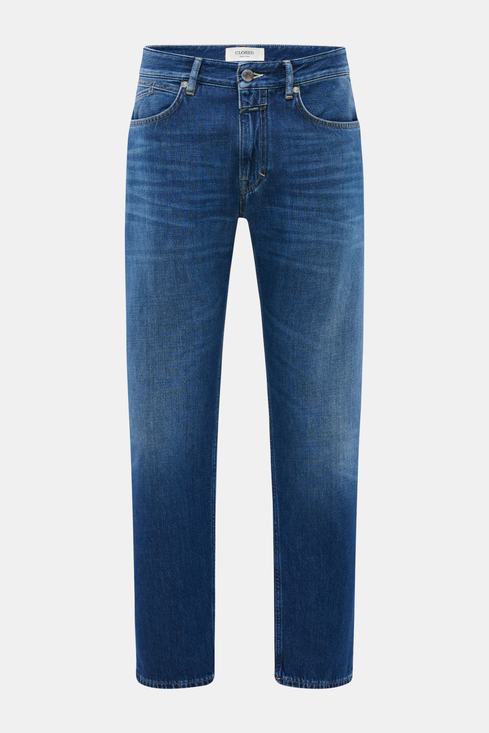 Front view of Closed Jeans 'Cooper' dunkelblau, Regular Fit, pure cotton denim with soft feel, slight taper, authentic used wash, five-pocket style, zip fly, and signature patch.