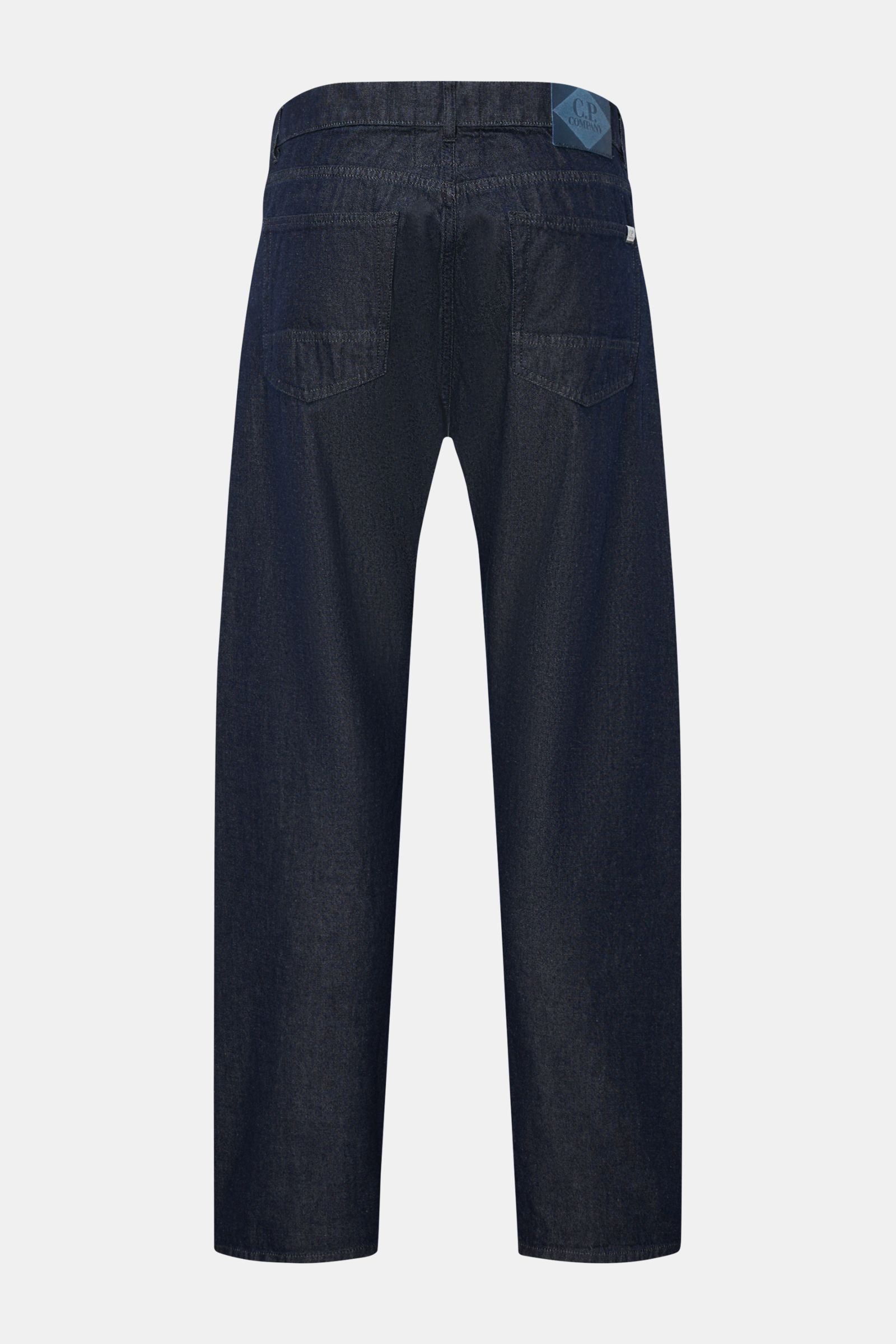 C.P. Company Jeans navy, knöchellang, Tapered Fit, reine Baumwolle, Five-Pocket-Stil, Button Fly, Leather Patch, Rückansicht.
