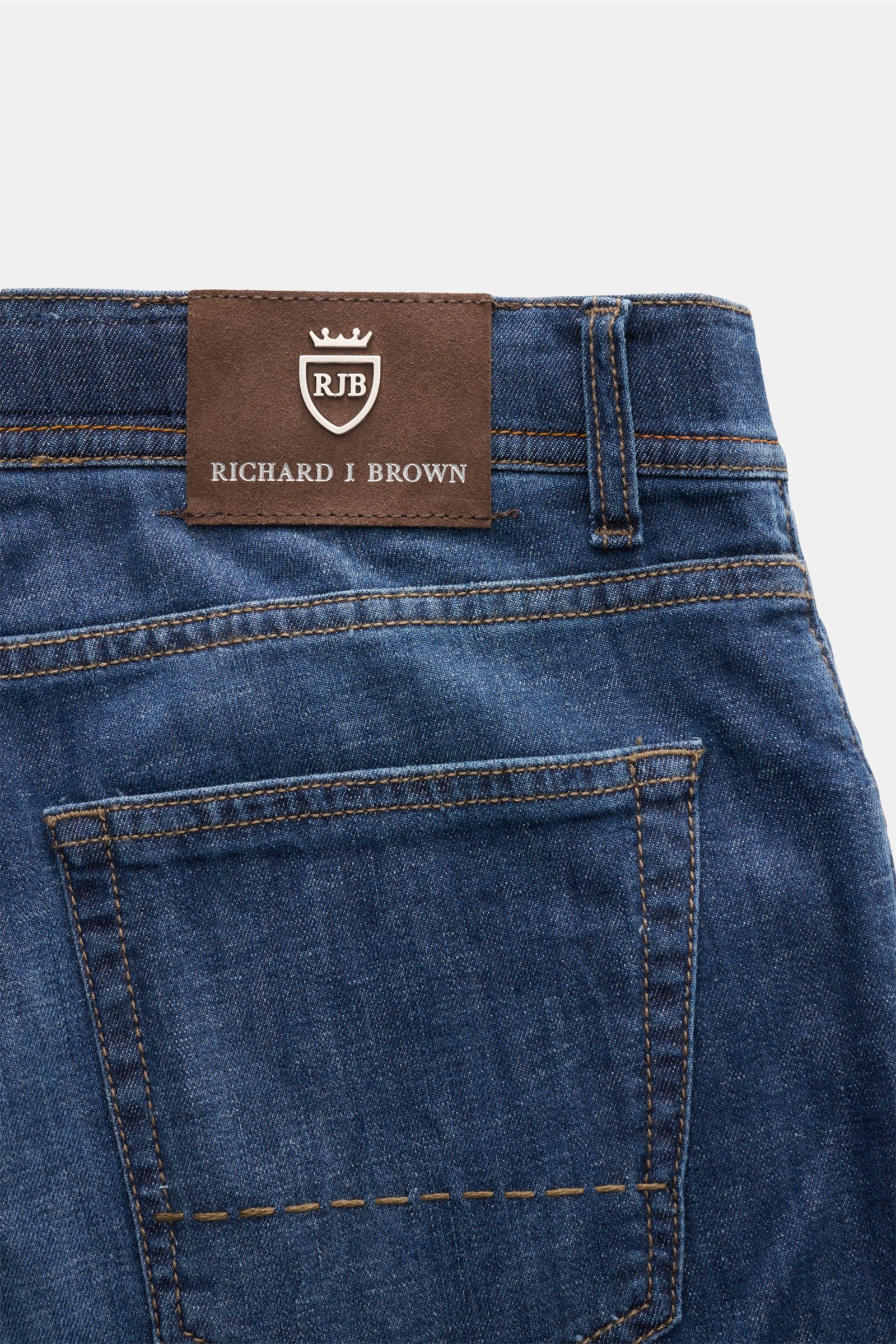 Back view close-up of Richard J. Brown Jeans 'Tokyo' dark blue, showing denim fabric, leather patch with logo, and pocket details. Timeless skill in denim workmanship: The jeans 'Tokyo' by RICHARD J. BROWN combine premium comfort with a precise finish – a