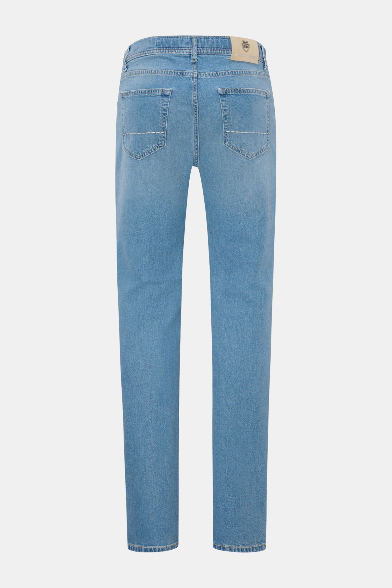 Richard J. Brown Jeans 'Tokyo' hellblau, Rückansicht, Slim Fit, Five-Pocket-Stil, Button Fly, Baumwolle & Tencel, Lederpatch, sehr schmal zulaufend.
