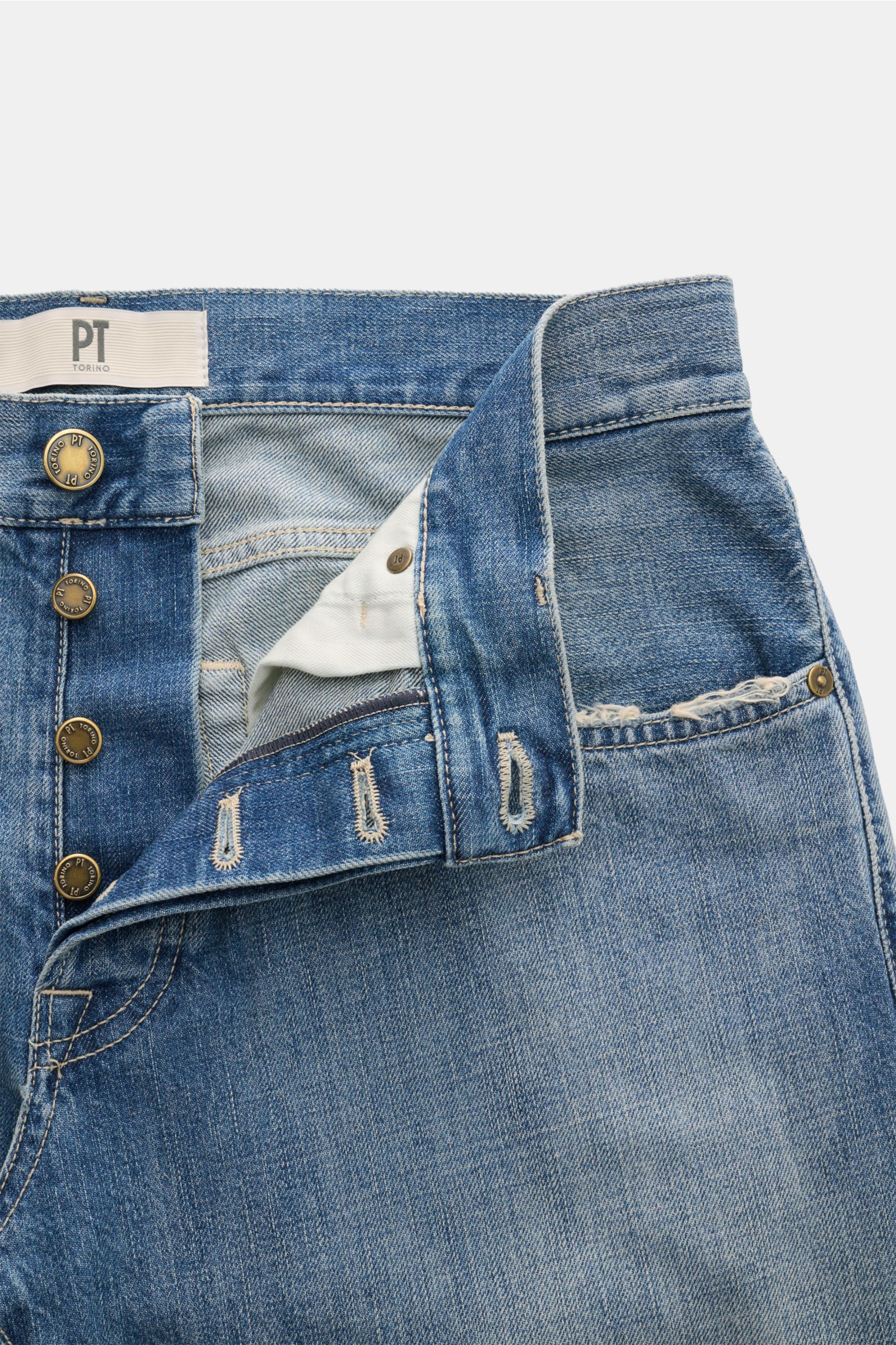 Close-up front view of PT Torino Denim Jeans 'Breakbeat' smoky blue showing button fly, pockets, and subtle distressed details.

The slim fit model 'Breakbeat' by Italian label PT TORINO DENIM with authentic used wash is a casual pair of jeans made of 