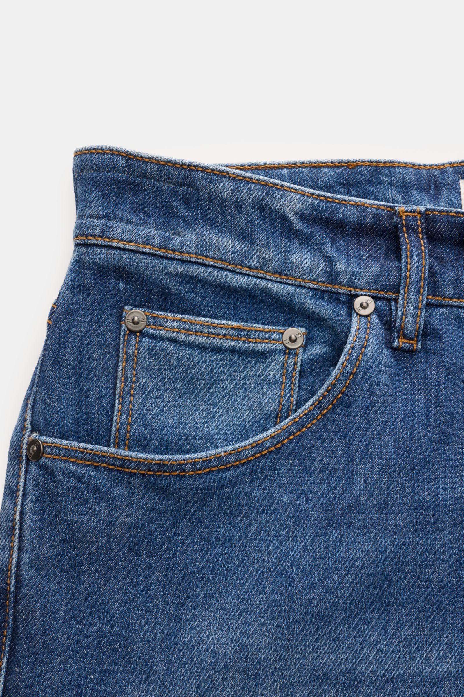 PT Torino Denim Jeans 'Reggae' graublau, knöchellange Slim Fit Jeans mit Button Fly, Five-Pocket-Stil, leicht elastischer Baumwolle, Detailansicht Tasche.