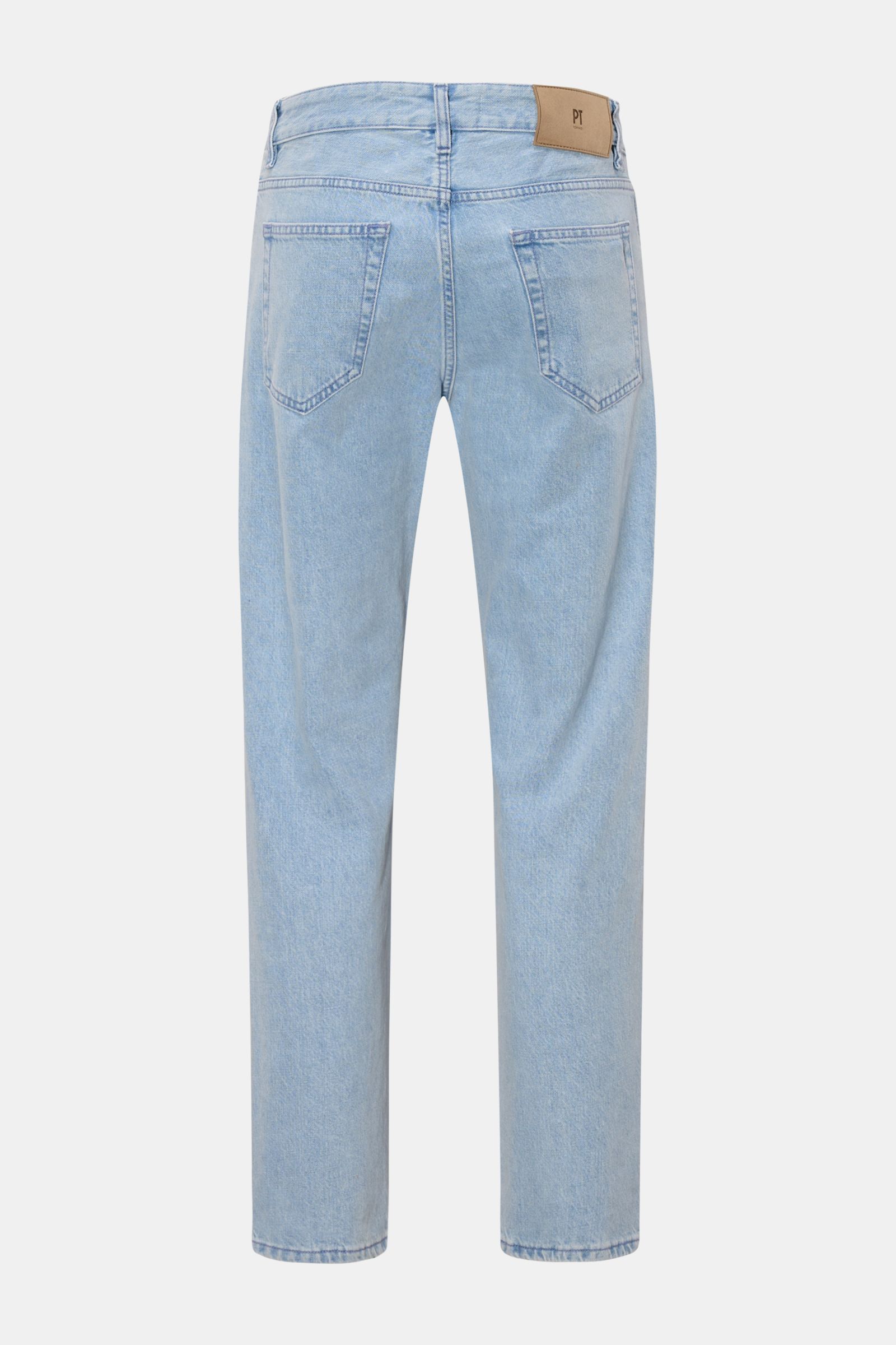 PT Torino Denim Jeans 'Rebel' hellblau in knöchellangem, geradem Schnitt mit leichter Used-Waschung, Button-Fly, Five-Pocket-Stil, Lederpatch, Rückansicht.
