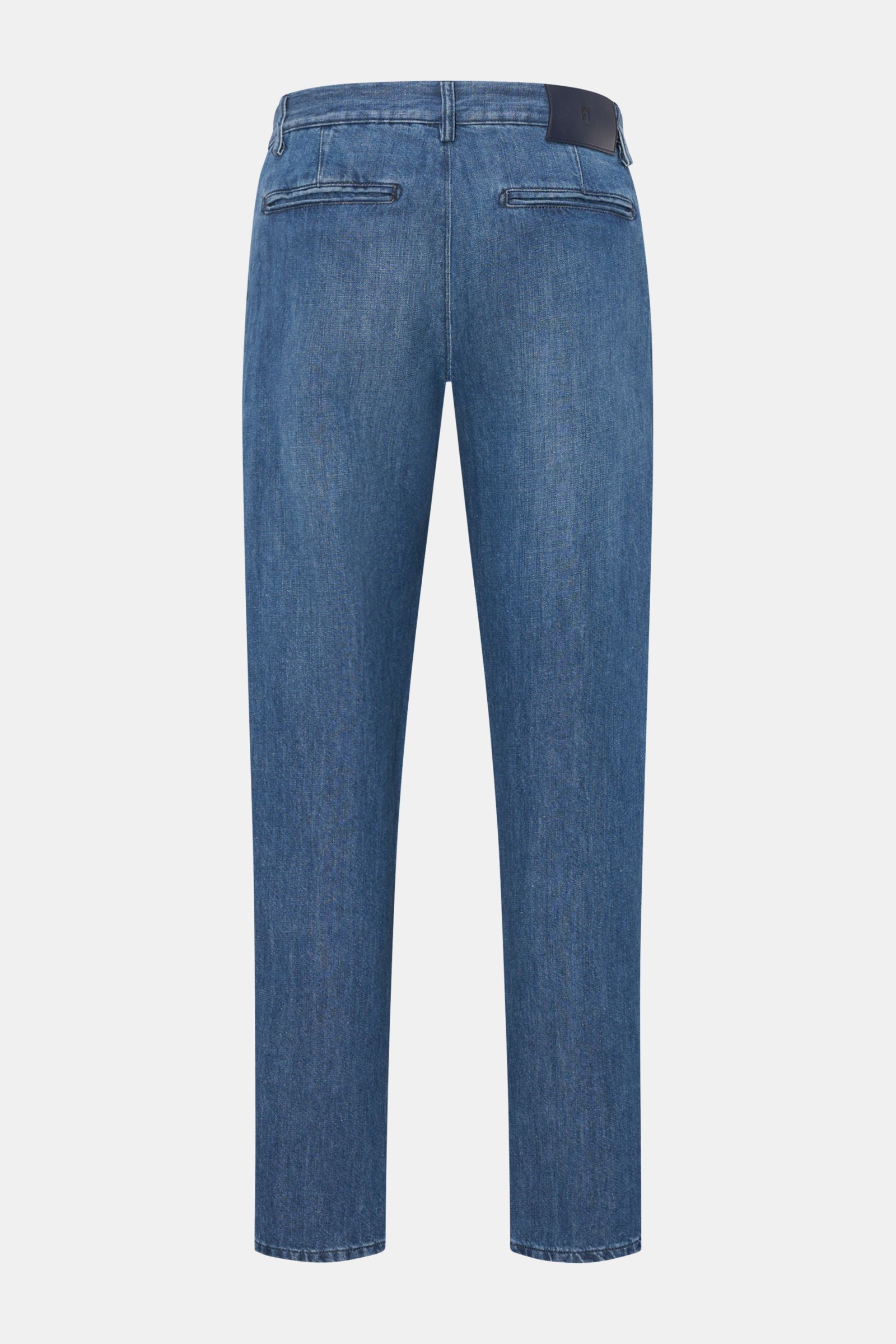 PT Torino Denim Jeans 'Reggae' blau, knöchellang, tapered Fit, aus Baumwoll-Leinen-Mischung, Rückansicht mit französischen und paspelierten Taschen.