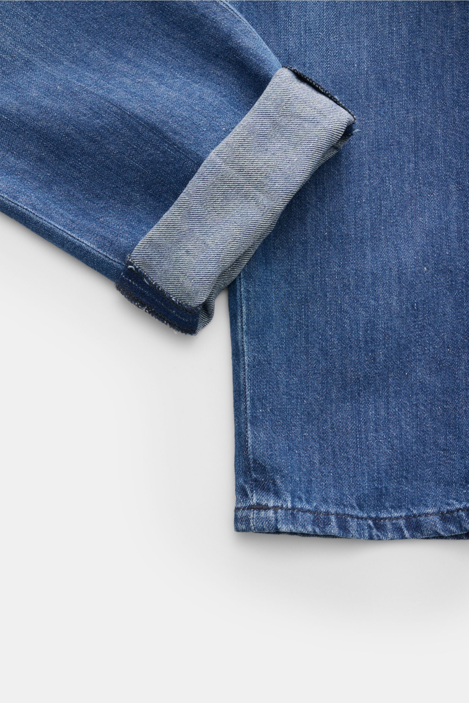 PT Torino Denim Jeans 'Reggae' blau, Detailaufnahme vom Bein mit umgeschlagenem Saum, Denim aus Baumwolle und Leinen, weicher Griff, tapered Fit, knöchellang.