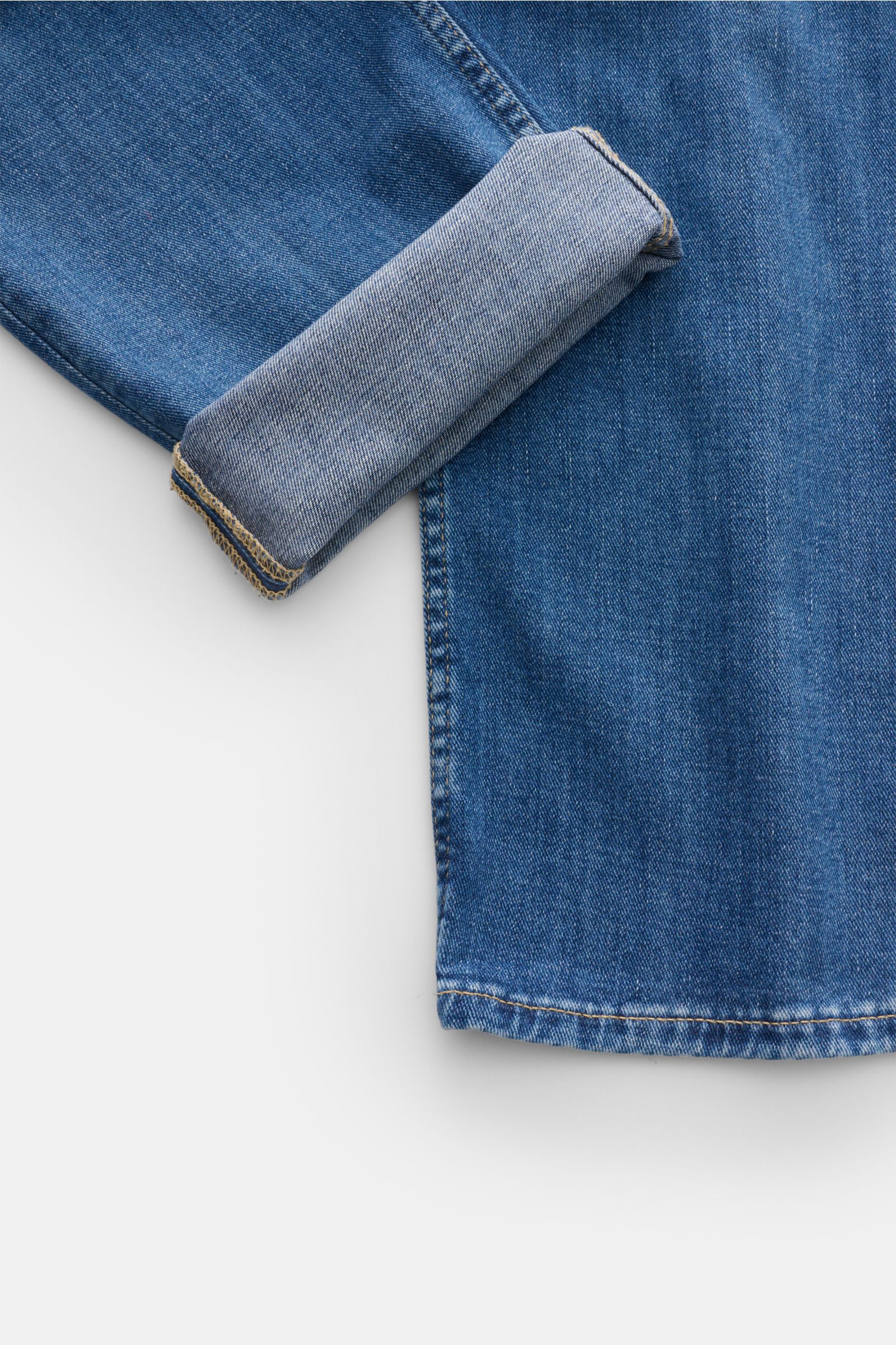 Close-up image from above of the cuff and leg hem of 7 for all mankind Jeans 'The Straight' blue, showing the subtle used wash and fabric texture. 

'The Straight' model by denim label 7 FOR ALL MANKIND will become your new favourite jeans: with an aut