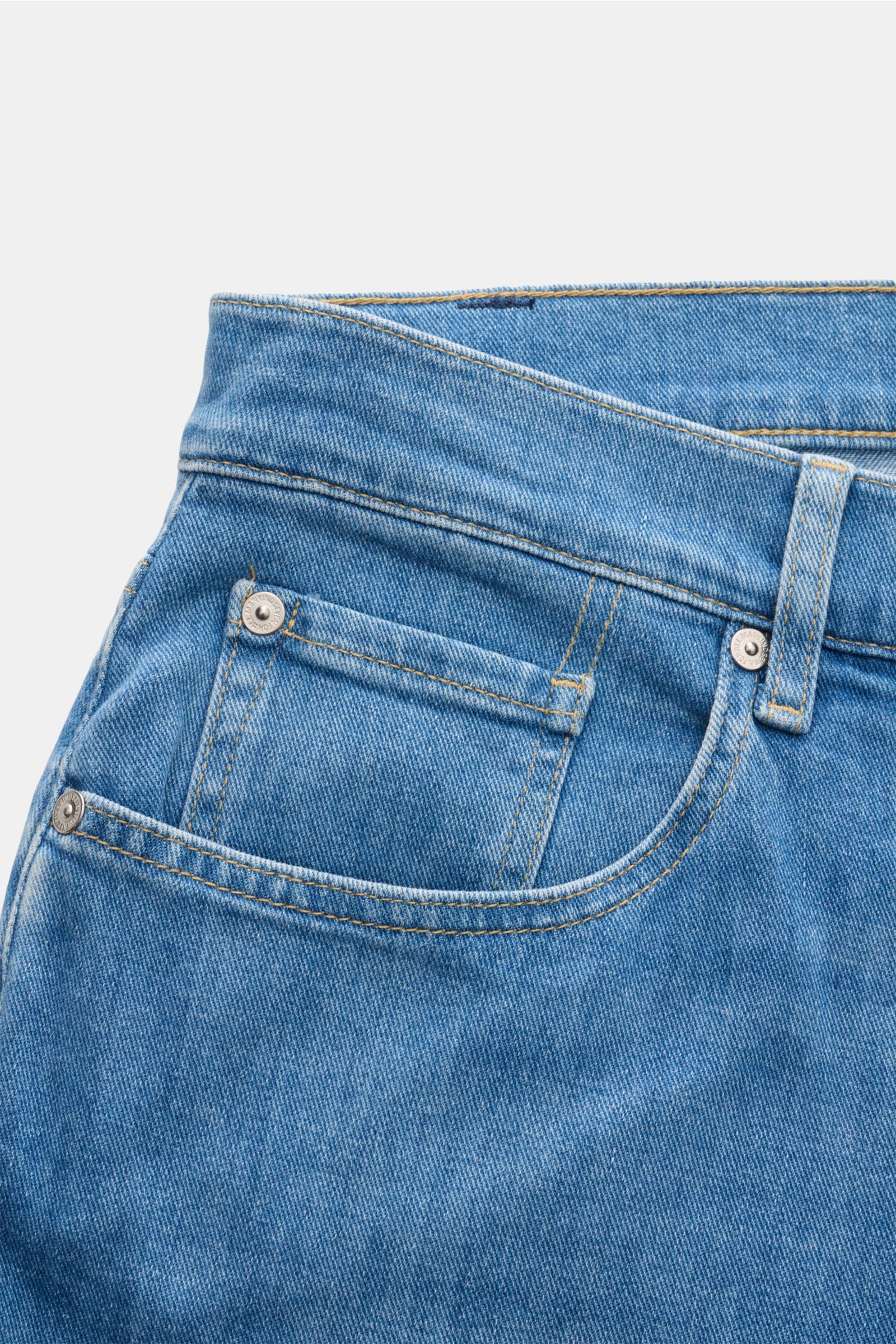 7 for all mankind Jeans 'The Straight' blau, Front nah, Five-Pocket-Style, Zip Fly, Regular Fit, leichte Waschung, elastischer Baumwoll-Denim, weicher Griff.