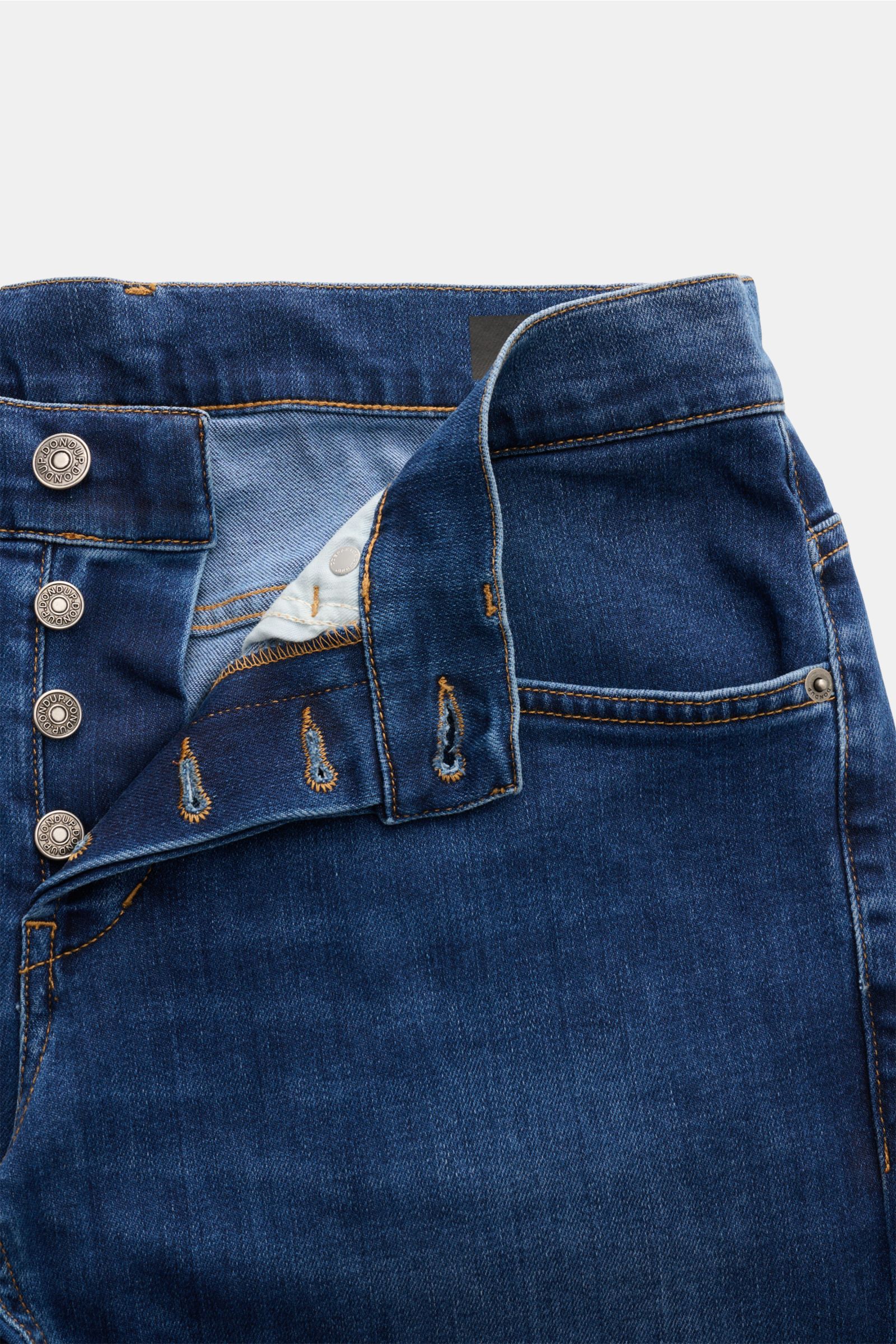 Dondup Jeans 'George' dunkelblau, aus elastischer Baumwolle mit authentischer Used-Waschung, Button Fly, Five-Pocket-Stil, Detail-Perspektive von oben.