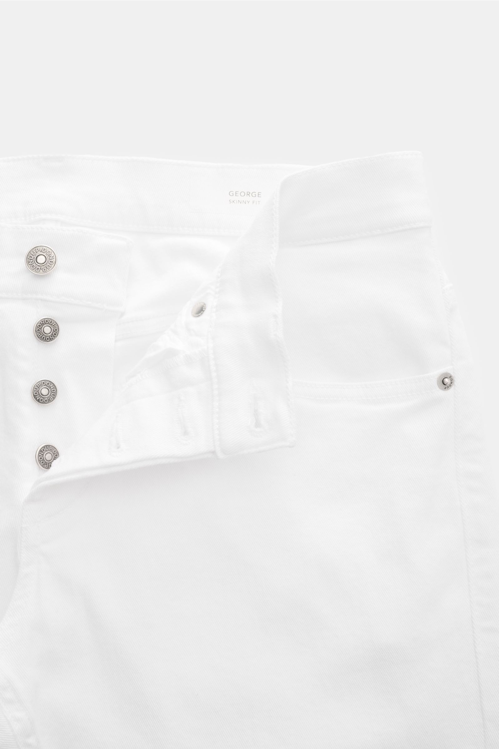 Dondup Jeans 'George' offwhite, Frontdetail mit offenem Button Fly, Five-Pocket-Stil aus elastischer Baumwolle, Skinny Fit, weicher Griff.