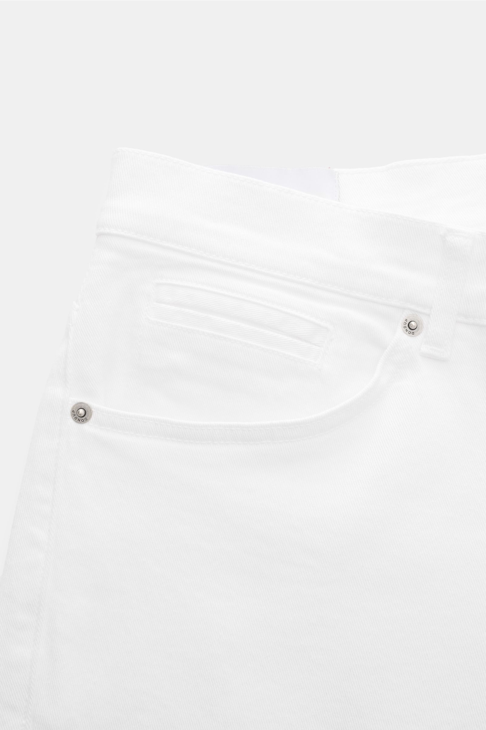 Dondup Jeans 'George' offwhite, Frontdetail schmal geschnittene Wade, niedrige Bundhöhe, Button Fly, Five-Pocket-Stil, elastischer Denim aus Baumwolle.