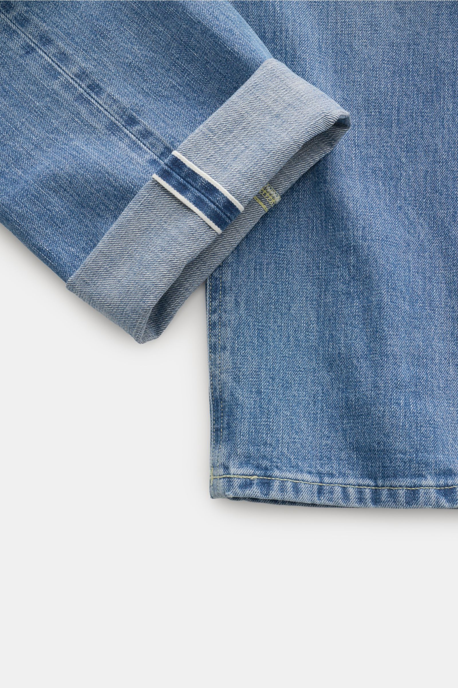 Close-up front view of the cuff and lower leg of Dondup Jeans 'Bray' rauchblau, made from Japanese selvedge denim with authentic wash and subtle distressed details, featuring a regular fit, button fly, five-pocket style, soft cotton fabric, small metal in