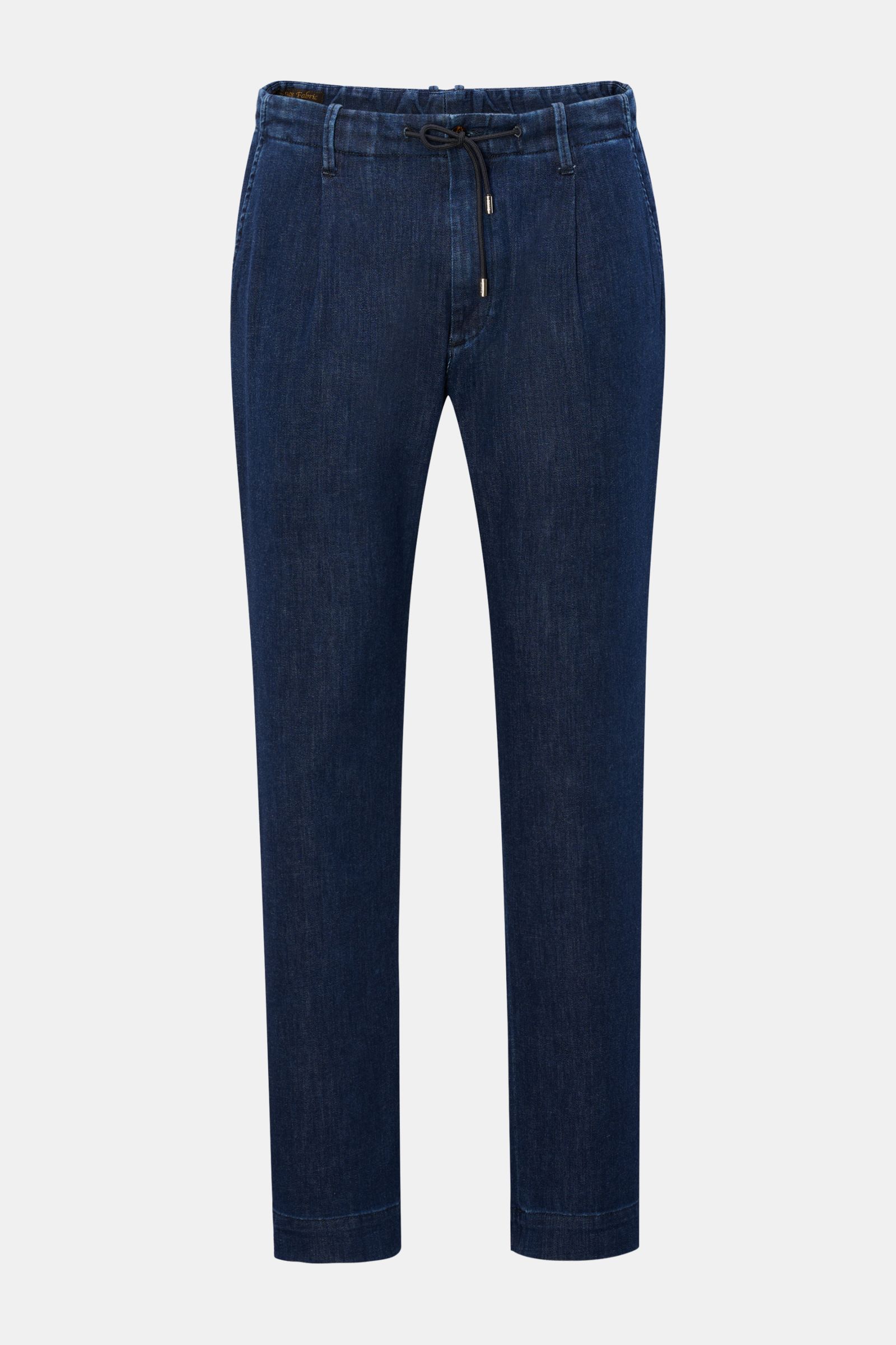Front view of Moorer Jeans 'Wilton' dunkelblau, made from high-quality Japanese denim with natural indigo dye, featuring a soft feel, lightweight fabric, elastic tapered fit, regular thigh width, shortened leg length, slim tapering, zipper and button clos