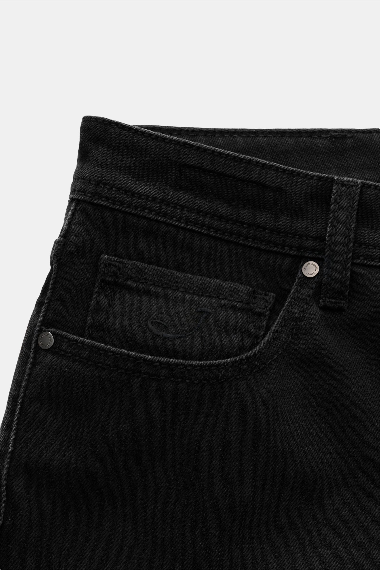 Close-up front view of Jacob Cohen Jeans 'Bard' dunkelgrau made of cotton and microfiber denim, elastic quality, soft touch, slim fit, narrow taper, button fly, five-pocket style, coin pocket with initial, back pockets with stitching, leather patch in pon