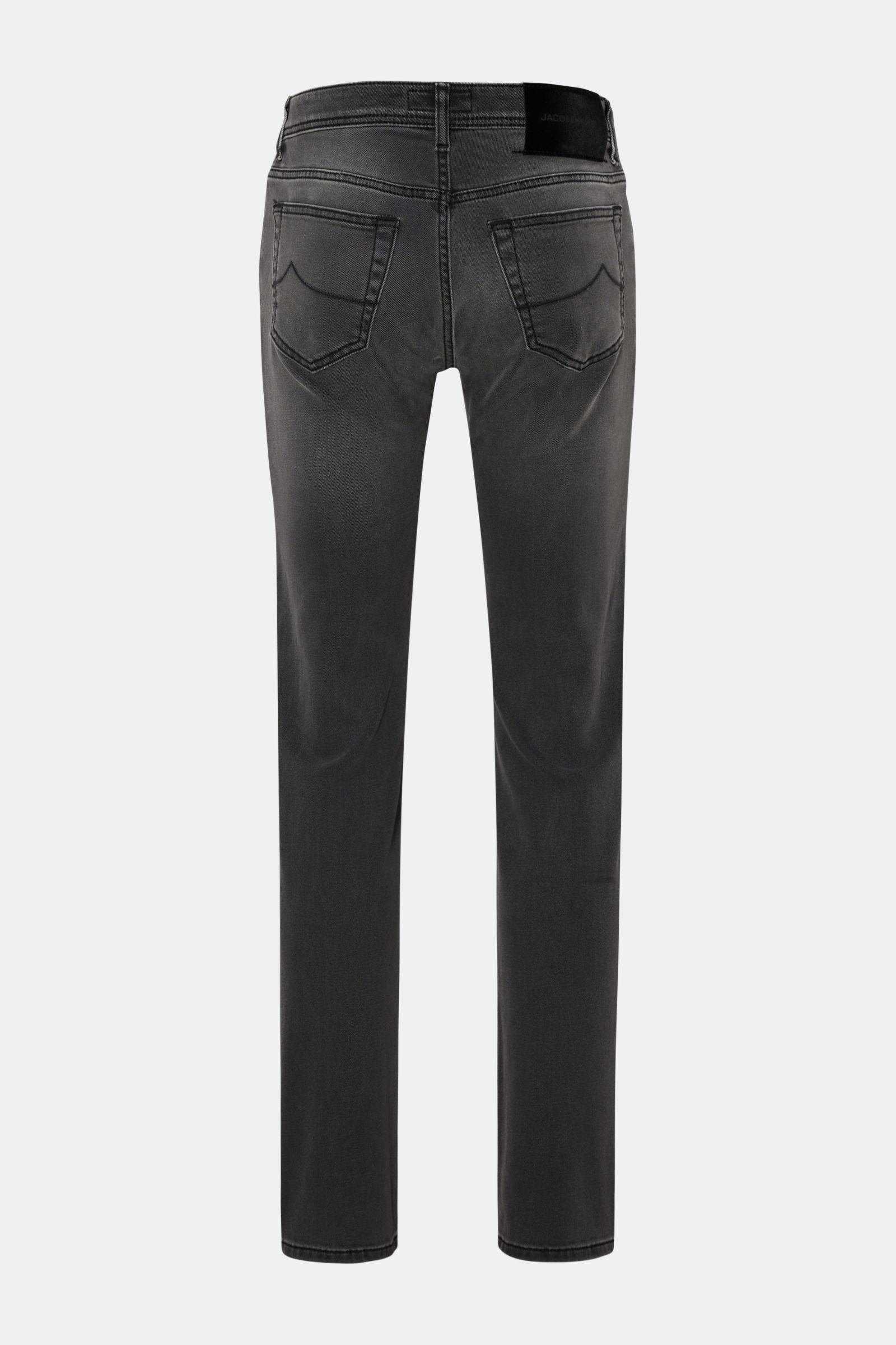 Jacob Cohen Jeans 'Bard' grau Rückansicht, Slim Fit, schmal zulaufend, Denim aus Baumwolle und Microfaser, elastisch, weicher Griff, Used-Waschung, Button Fly, Five-Pocket, Münztasche mit Initial, Gesäßtaschen mit Stitching, Leather Patch Ponyfell-Optik.