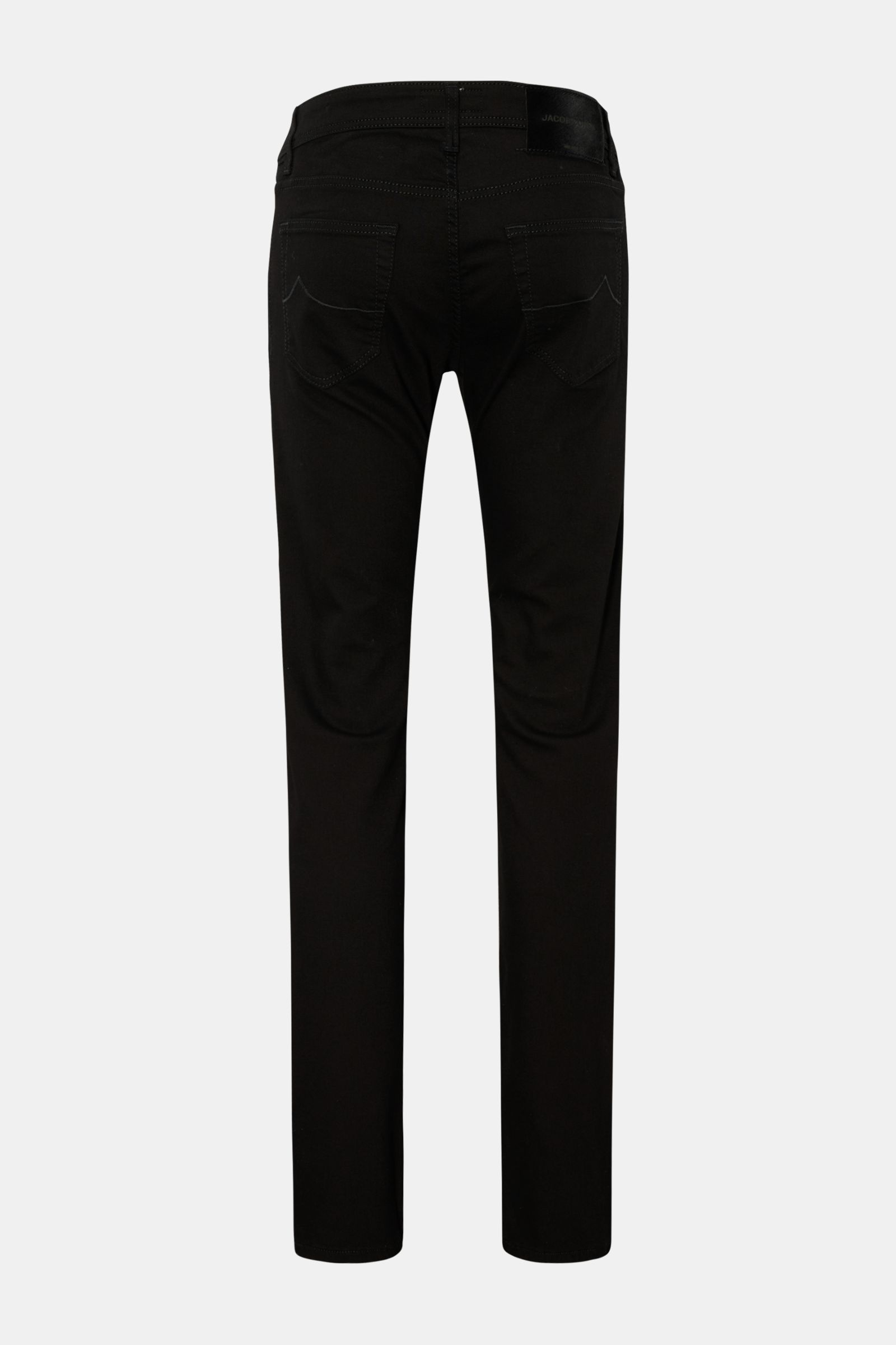 Jacob Cohen Jeans 'Nick' black shown from the back, slim fit with tapered cut, denim made of cotton and microfibre, elasticated fabric, soft feel, button fly, five-pocket style, coin pocket with initial, back pockets with stitching, leather patch in pony 