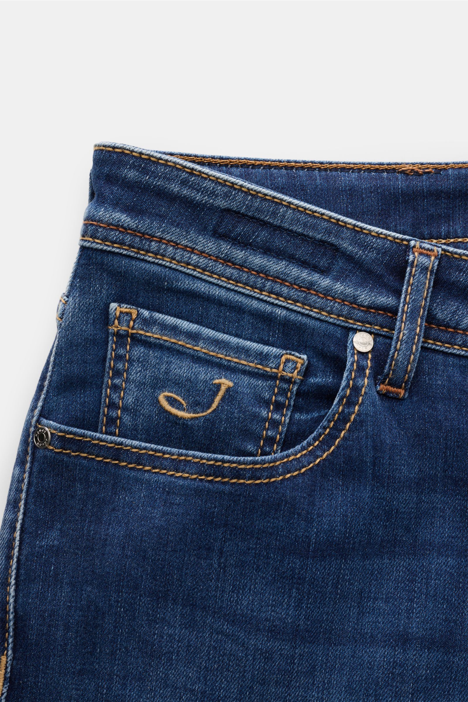 Close-up front view of Jacob Cohen Jeans 'Bard' blau showing soft, elastic cotton denim with subtle used wash, slim fit, button fly, five-pocket style, coin pocket with initial, back pockets with stitching, and signature leather patch in pony hair look. S