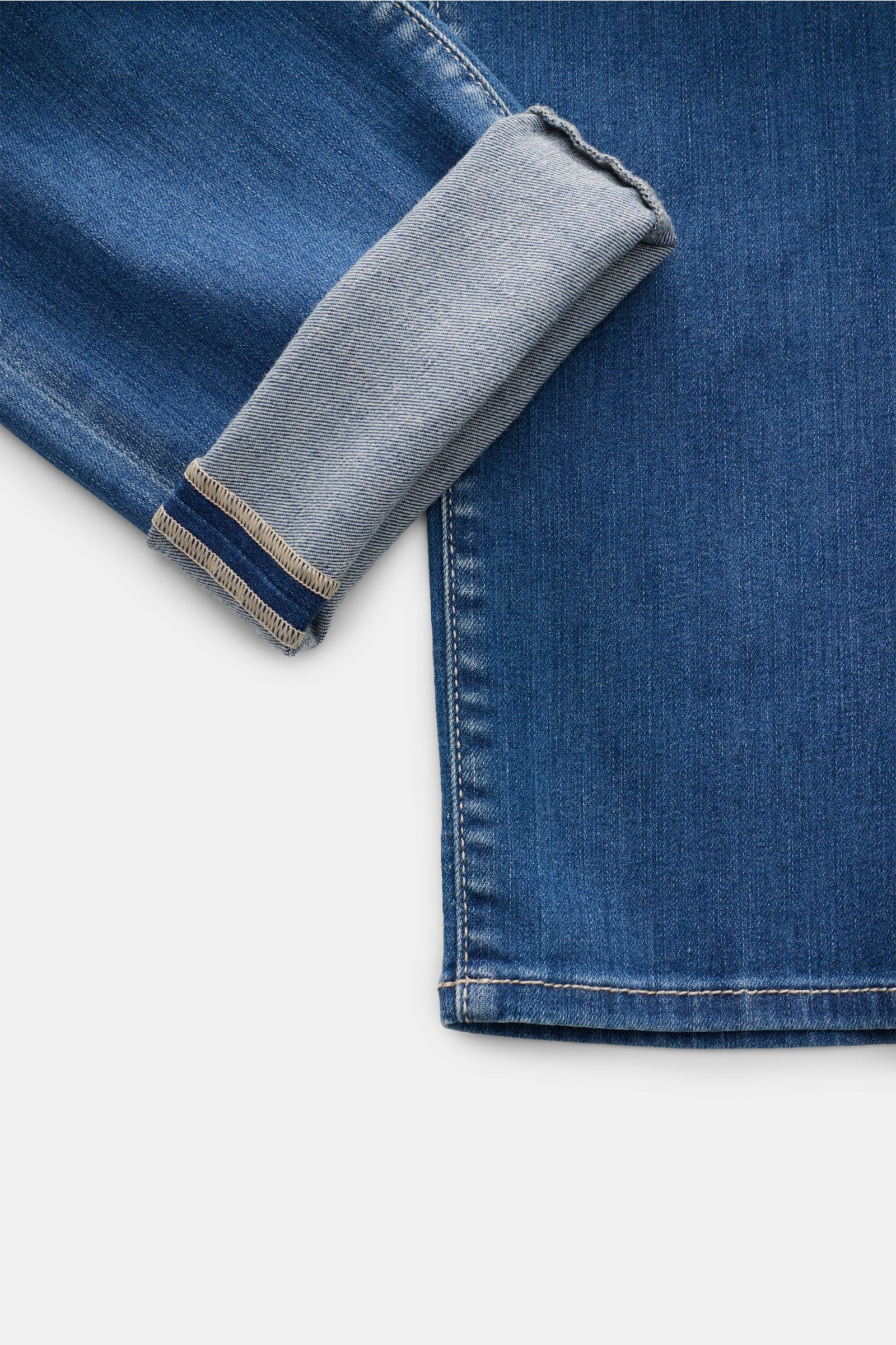 Close-up front view of Jacob Cohen Jeans 'Bard' rauchblau showing soft, elastic denim with subtle used wash and rolled cuff.