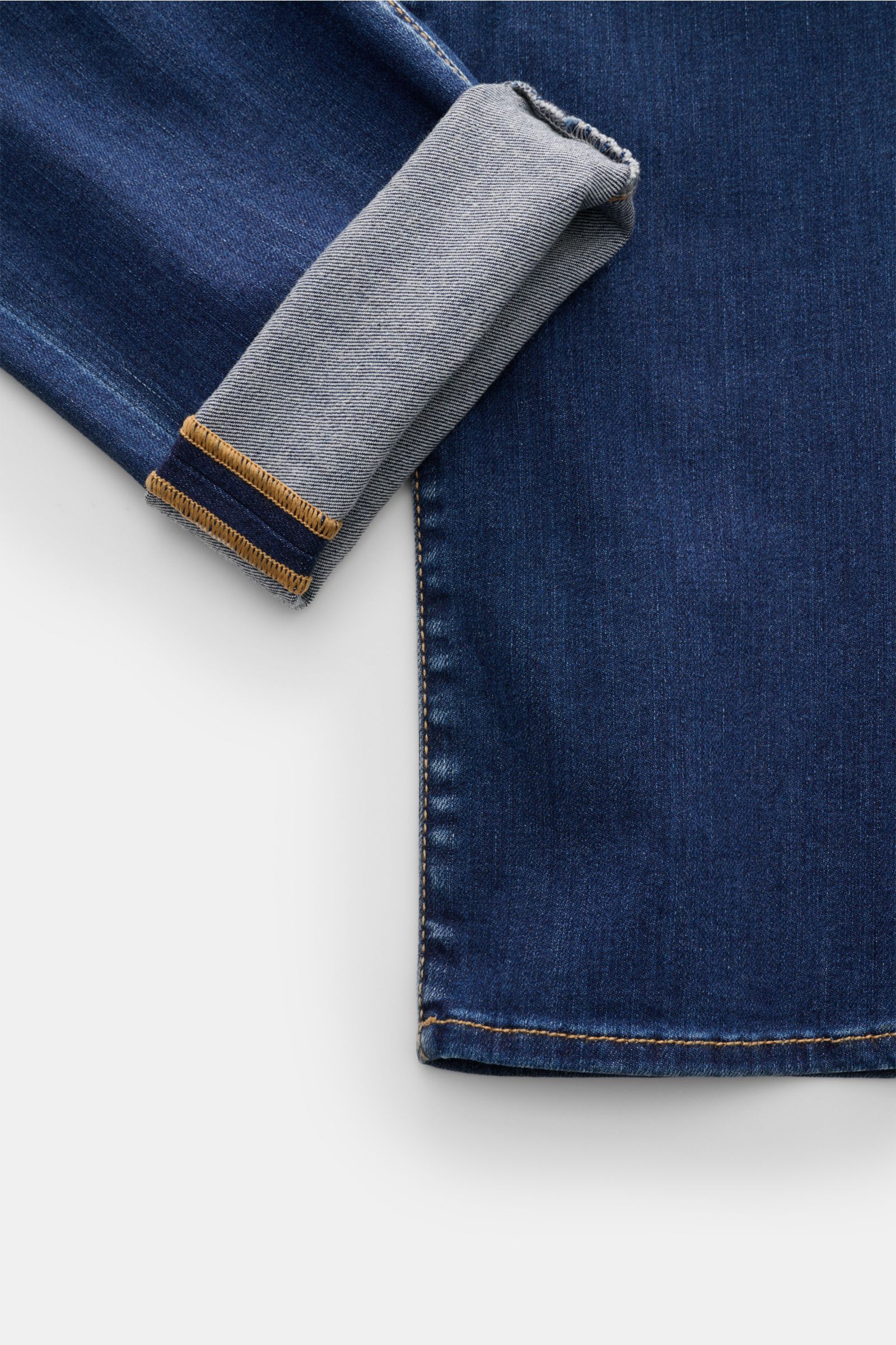 Jacob Cohen Jeans 'Nick' blau, Detailansicht vom Bein mit umgeschlagenem Saum, Denim aus Baumwolle, elastisch, weich, Slim Fit, Used-Waschung.