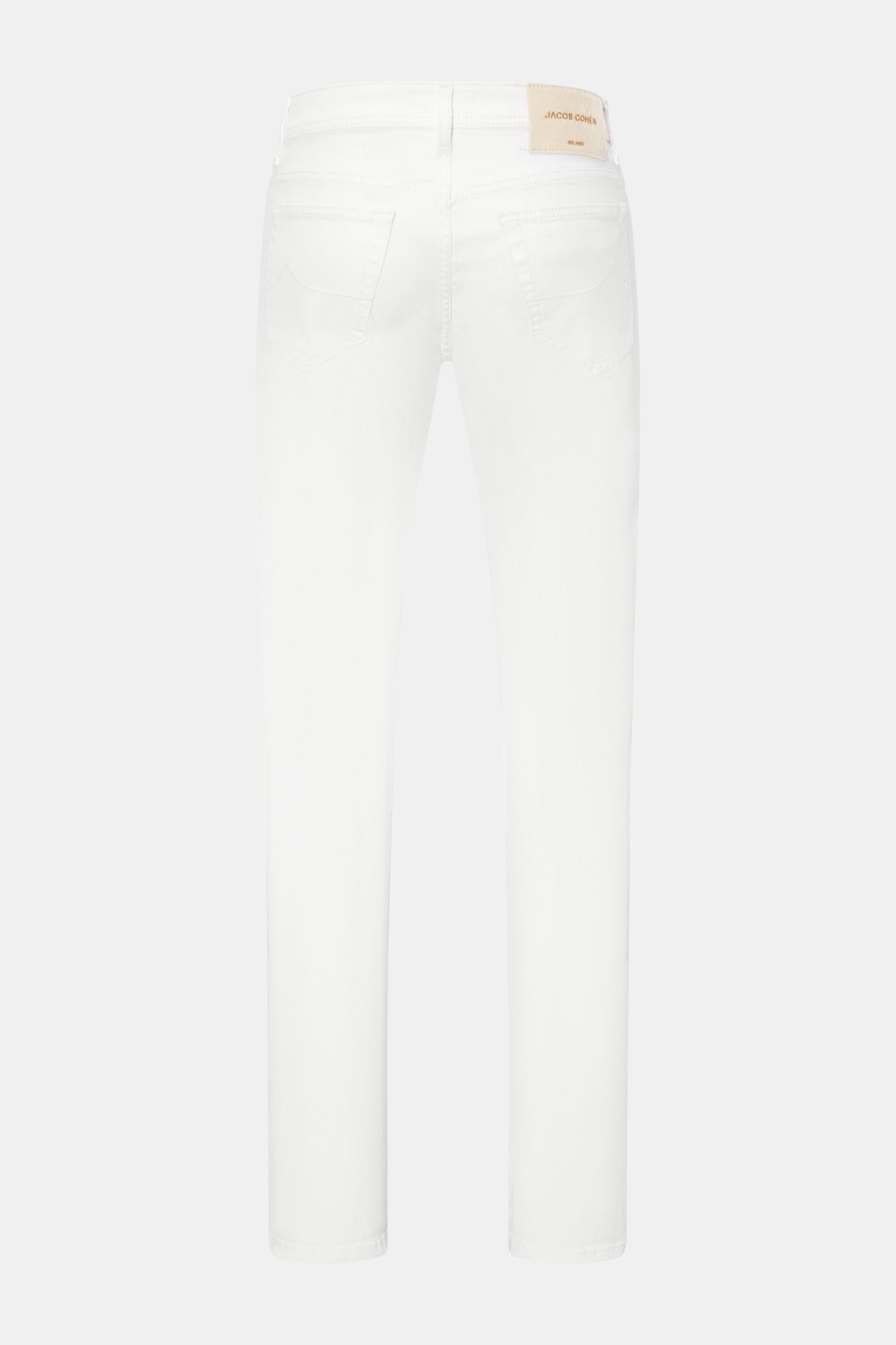 Rear view of Jacob Cohen Jeans 'Bard' off-white slim fit jeans featuring five-pocket style and tonal calfskin patch.

Description: Get style and quality with the classic five-pocket jeans 'Bard' by JACOB COHEN in a slim fit. This luxurious and high-qua