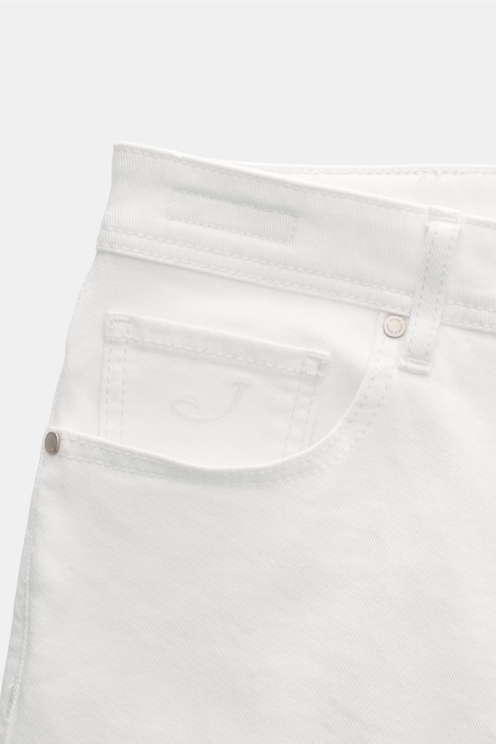 Alt tag (125 characters max): Close-up front pocket view of Jacob Cohen Jeans 'Bard' off-white with tonal stitching and coin pocket initial.

Description: Get style and quality with the classic five-pocket jeans 'Bard' by JACOB COHEN in a slim fit. Thi