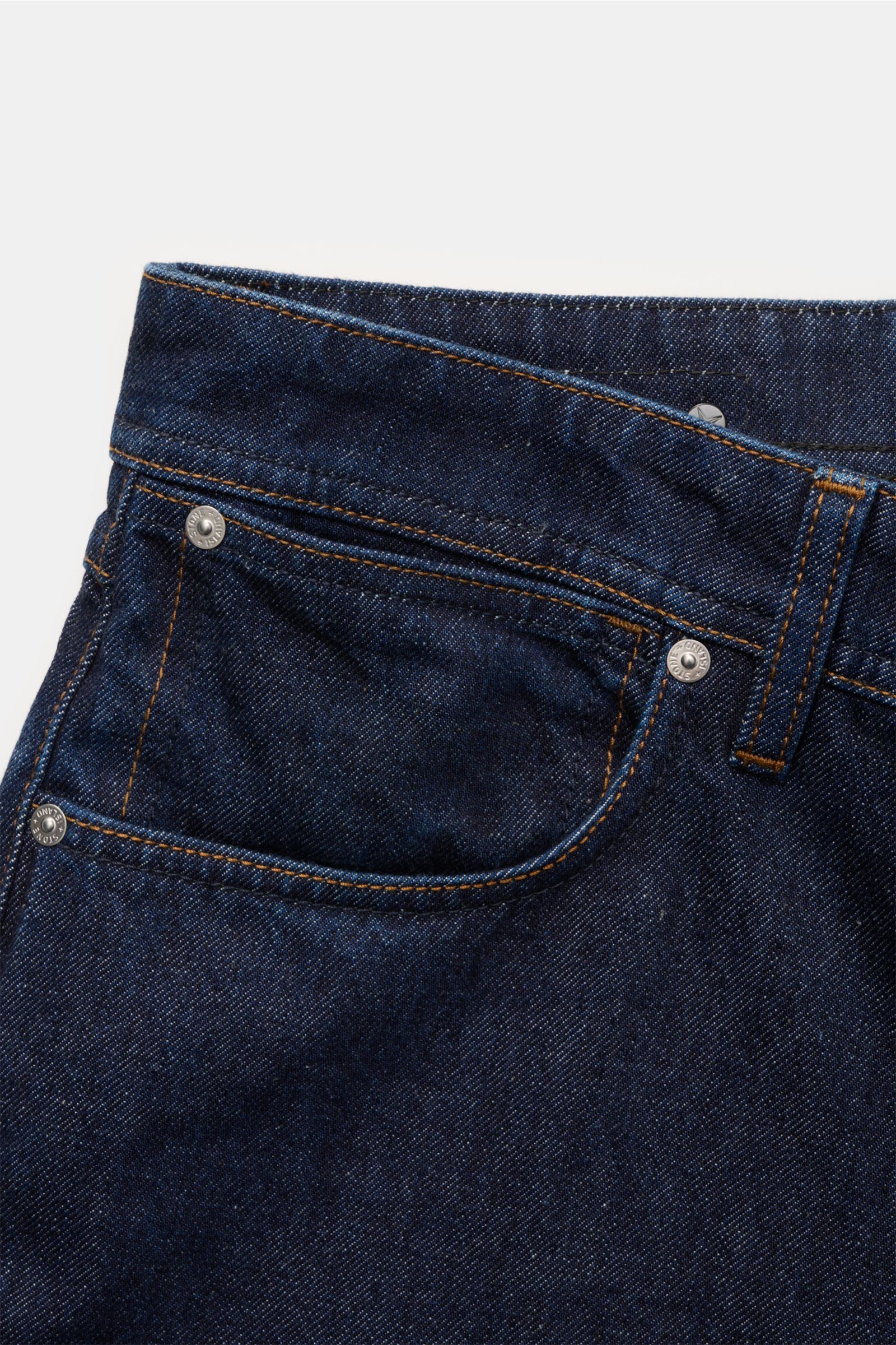 Stone Island Jeans 'Indigo Denim - Rinsed' navy, Nahaufnahme der Fronttasche, Loose Fit, Five-Pocket-Stil, Button Fly, Kompass-Badge