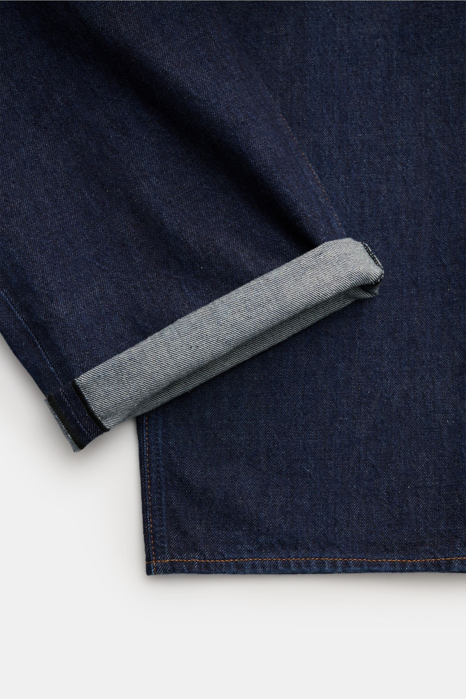 Stone Island Jeans 'Indigo Denim - Rinsed' navy, Detailansicht vom Bein mit umgeschlagenem Saum, Loose Fit, Baumwoll-Denim.