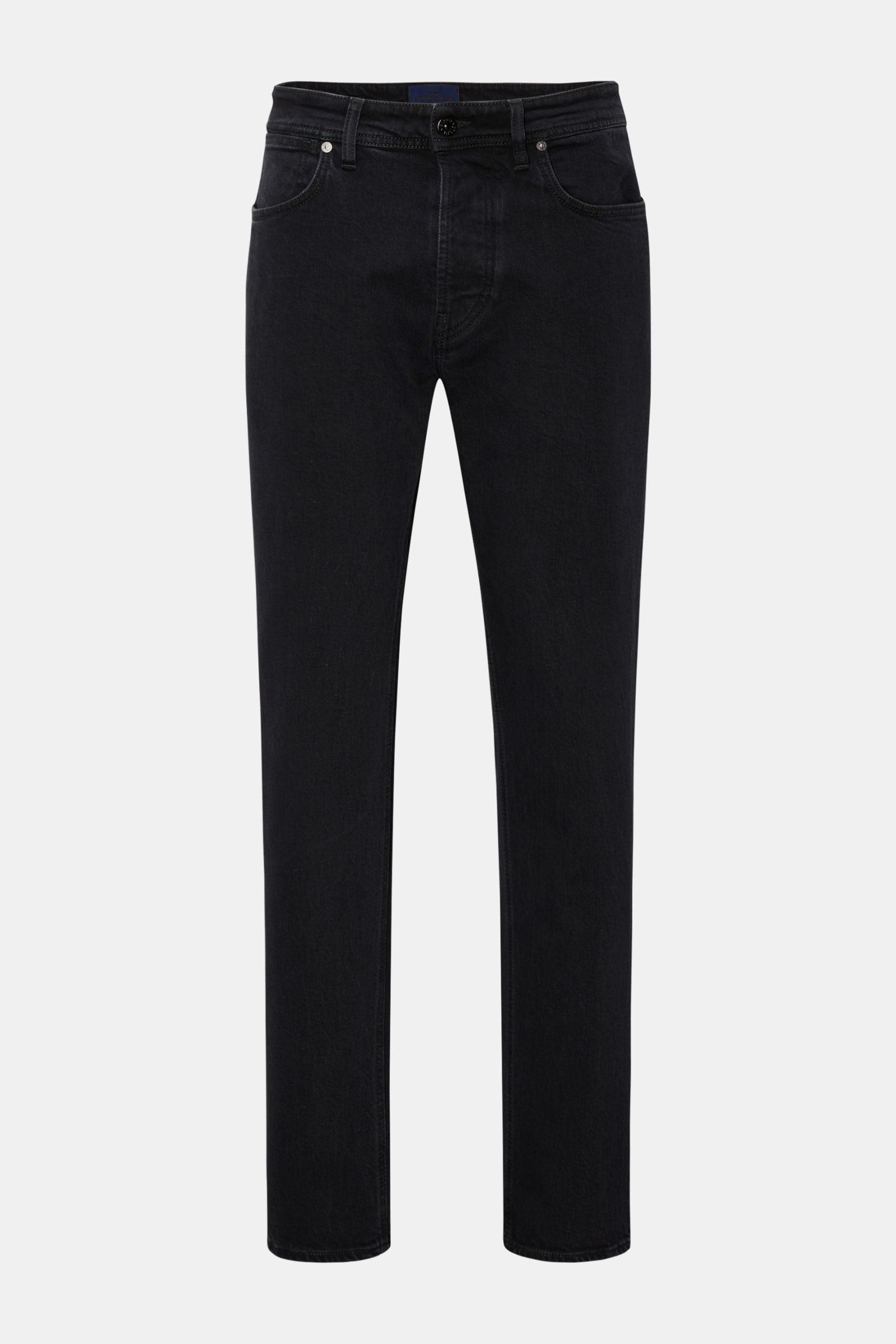 Stone Island Jeans 'Stretch Black Denim - Rinsed' schwarz, Slim Fit, schmal zulaufend, Five-Pocket-Stil, Button Fly, Kompass-Badge, frontale Perspektive.